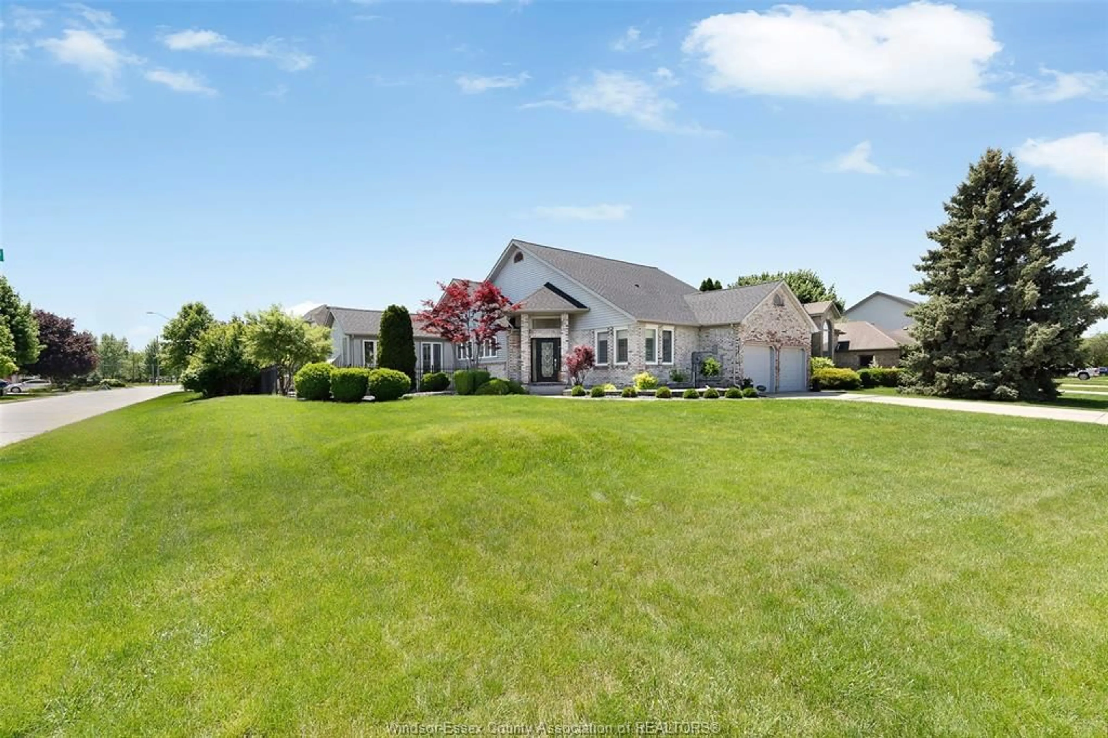 A pic from outside/outdoor area/front of a property/back of a property/a pic from drone, water/lake/river/ocean view for 635 BRENDA Cres, Tecumseh Ontario N8N 4P4