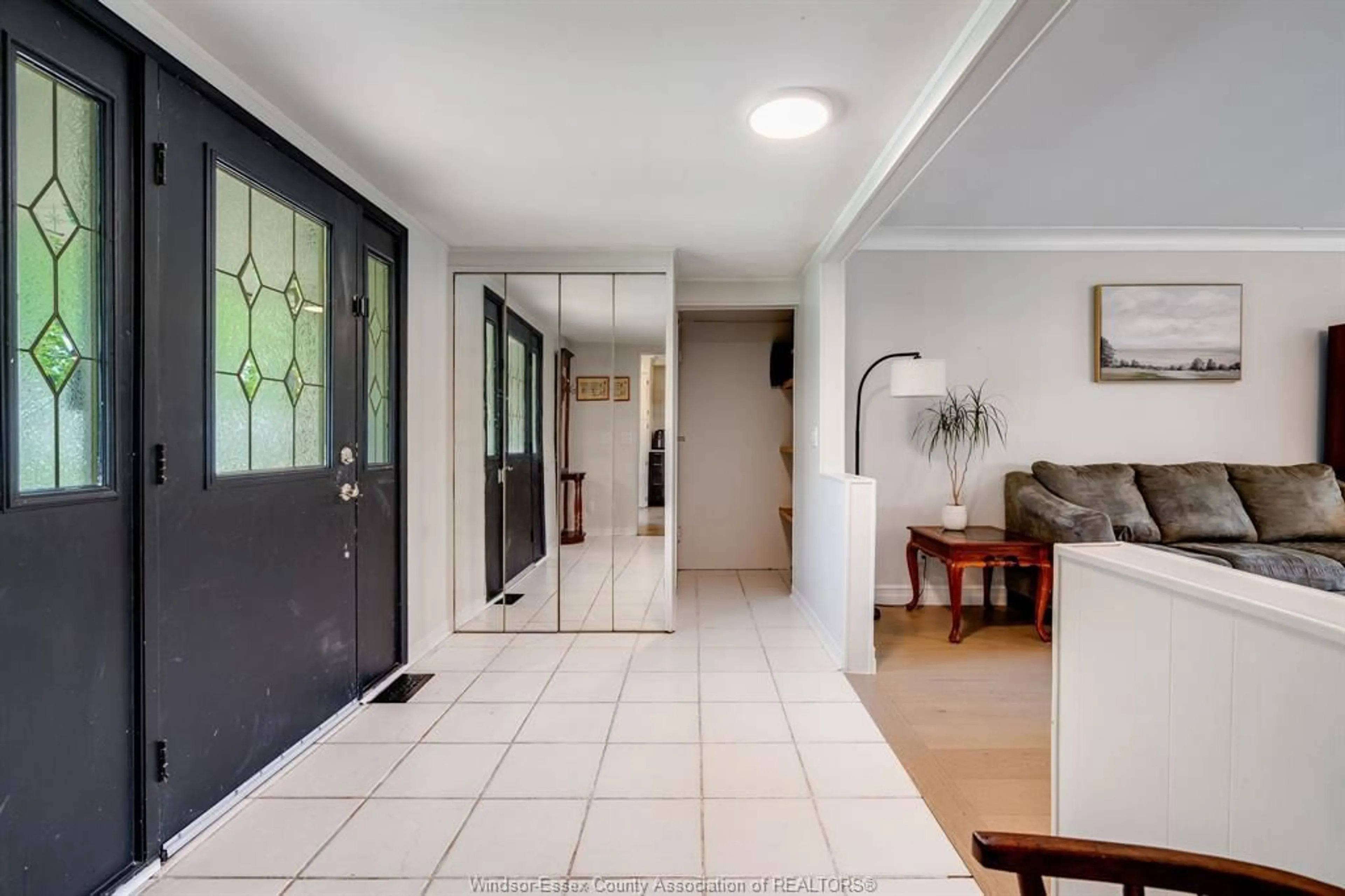 Indoor foyer for 52 Robinson St, Wheatley Ontario N0P 2P0
