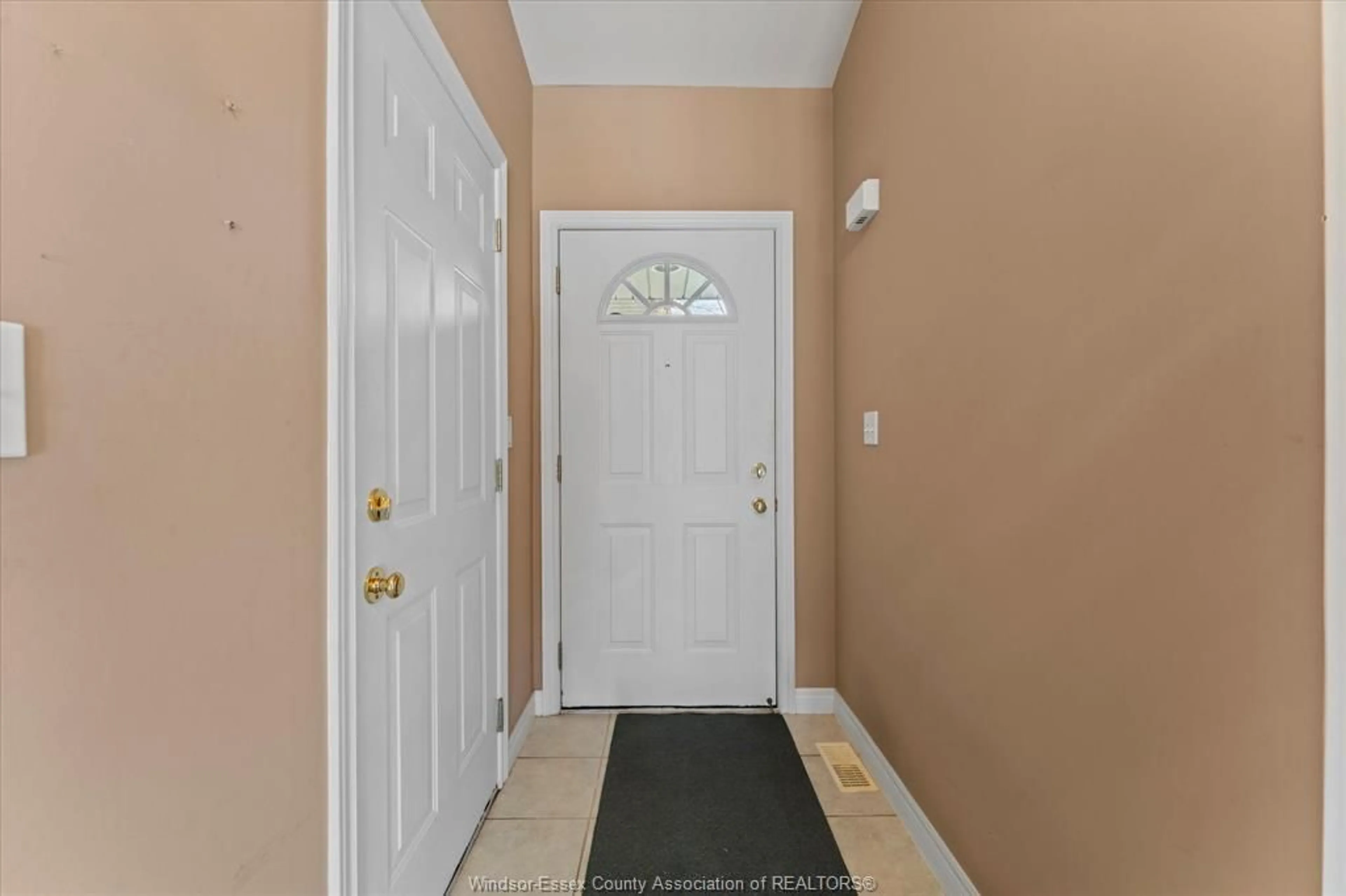 Indoor entryway for 3718 Prairie Crt, Windsor Ontario N9G 2X3