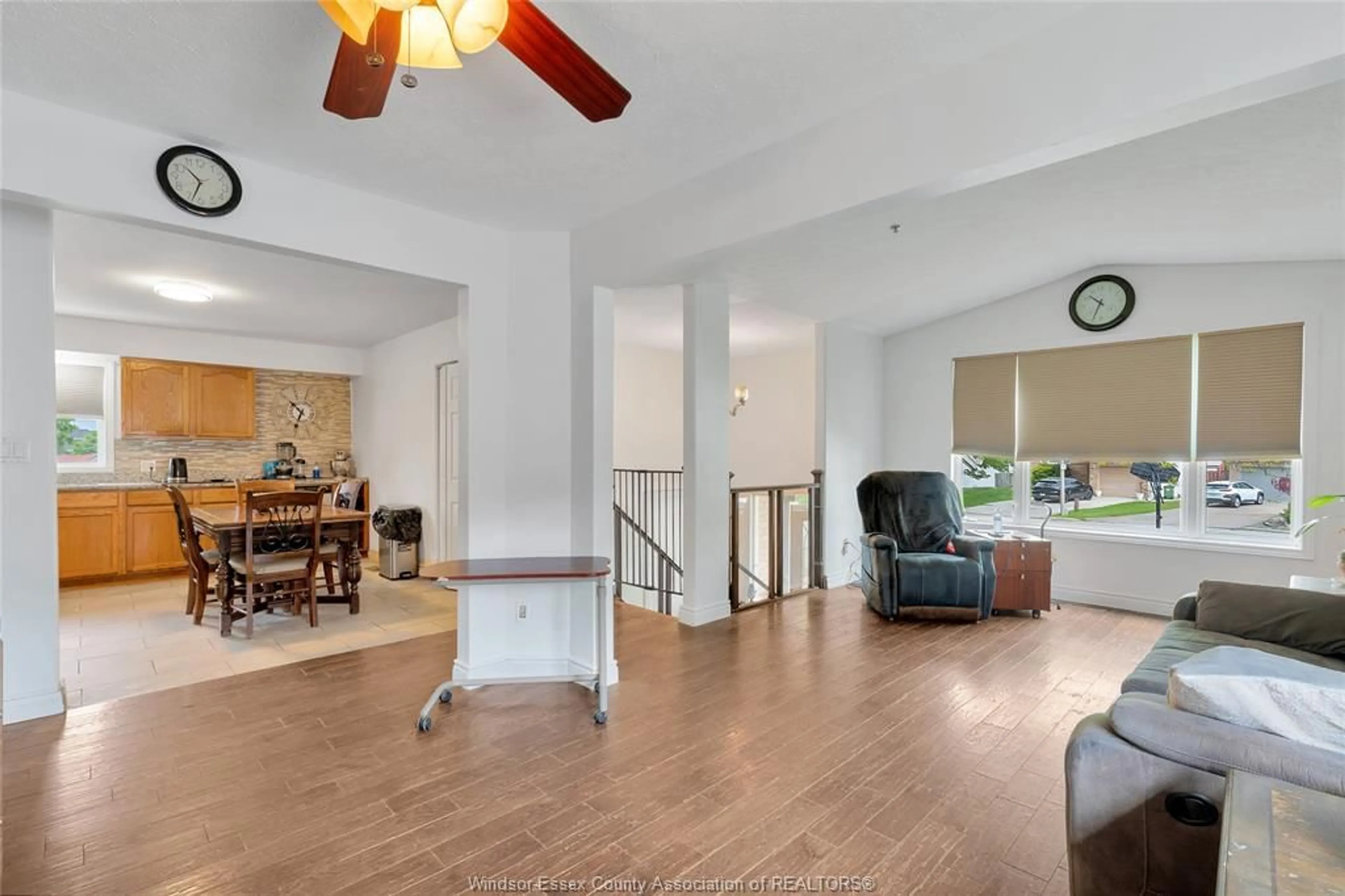 Indoor foyer for 3850 ACORN, Windsor Ontario N8W 5R5