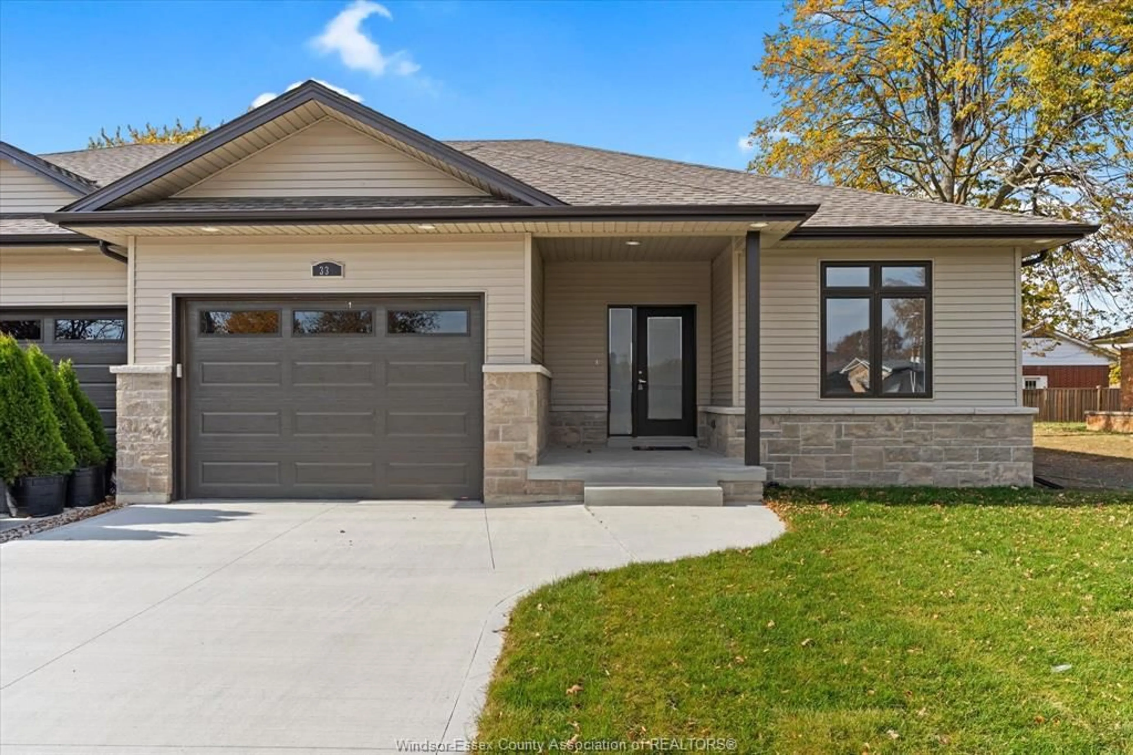 Home with brick exterior material, street for 332 VICTORIA Ave, Amherstburg Ontario N9V 1M5