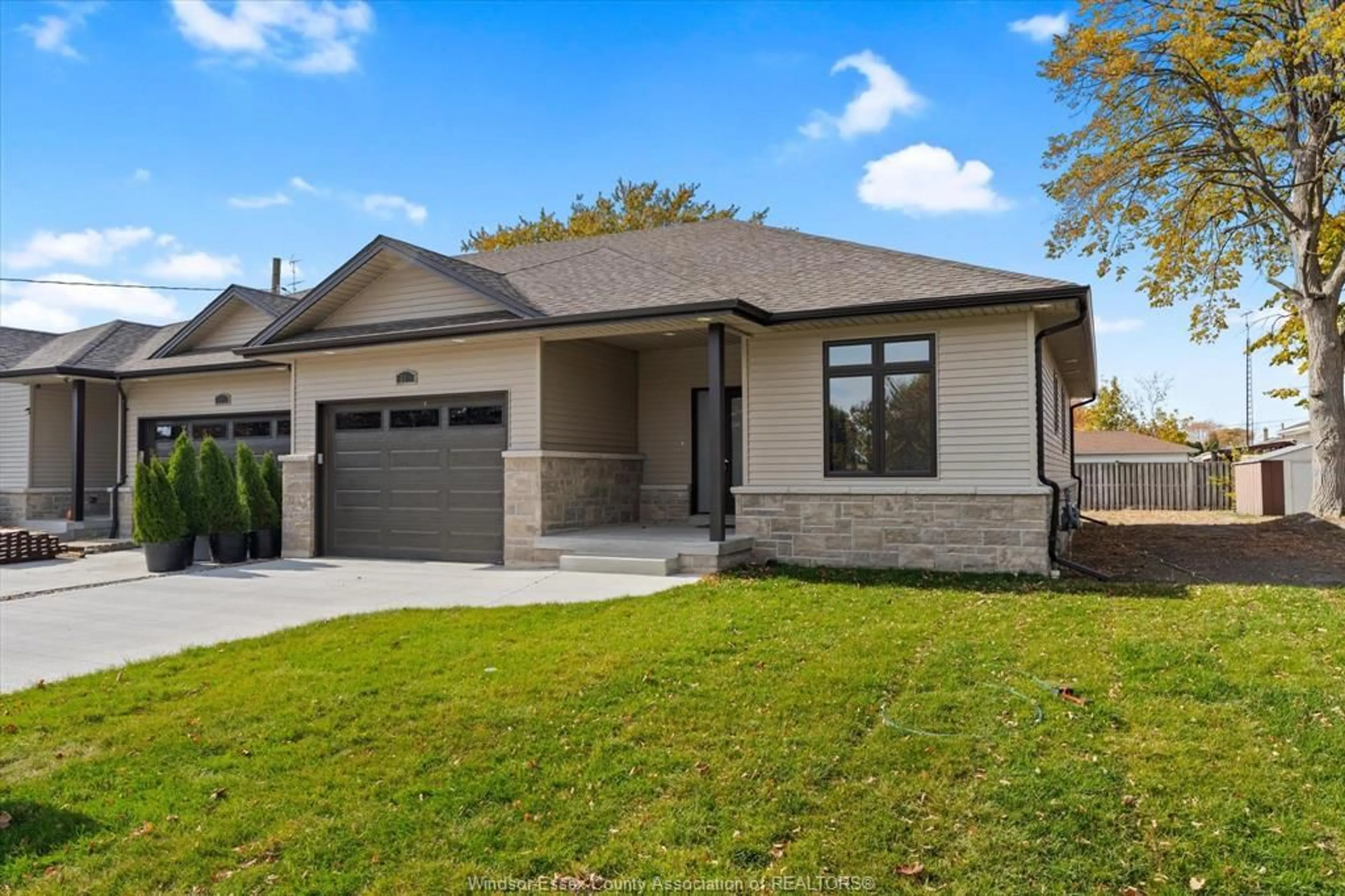 Home with brick exterior material, street for 332 VICTORIA Ave, Amherstburg Ontario N9V 1M5