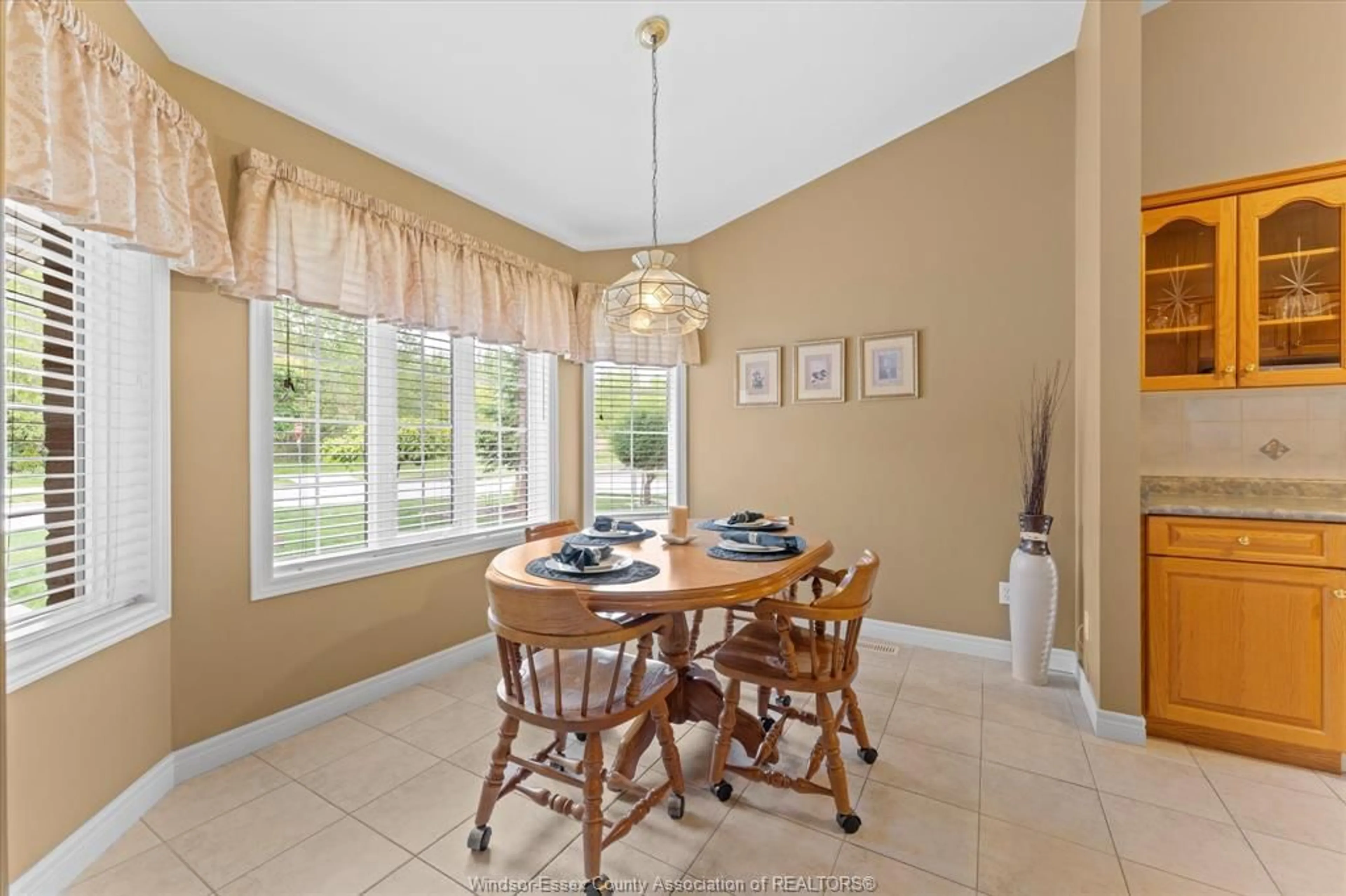 Dining room, ceramic/tile floor for 1997 Blue Heron Dr, Windsor Ontario N8P 1P6