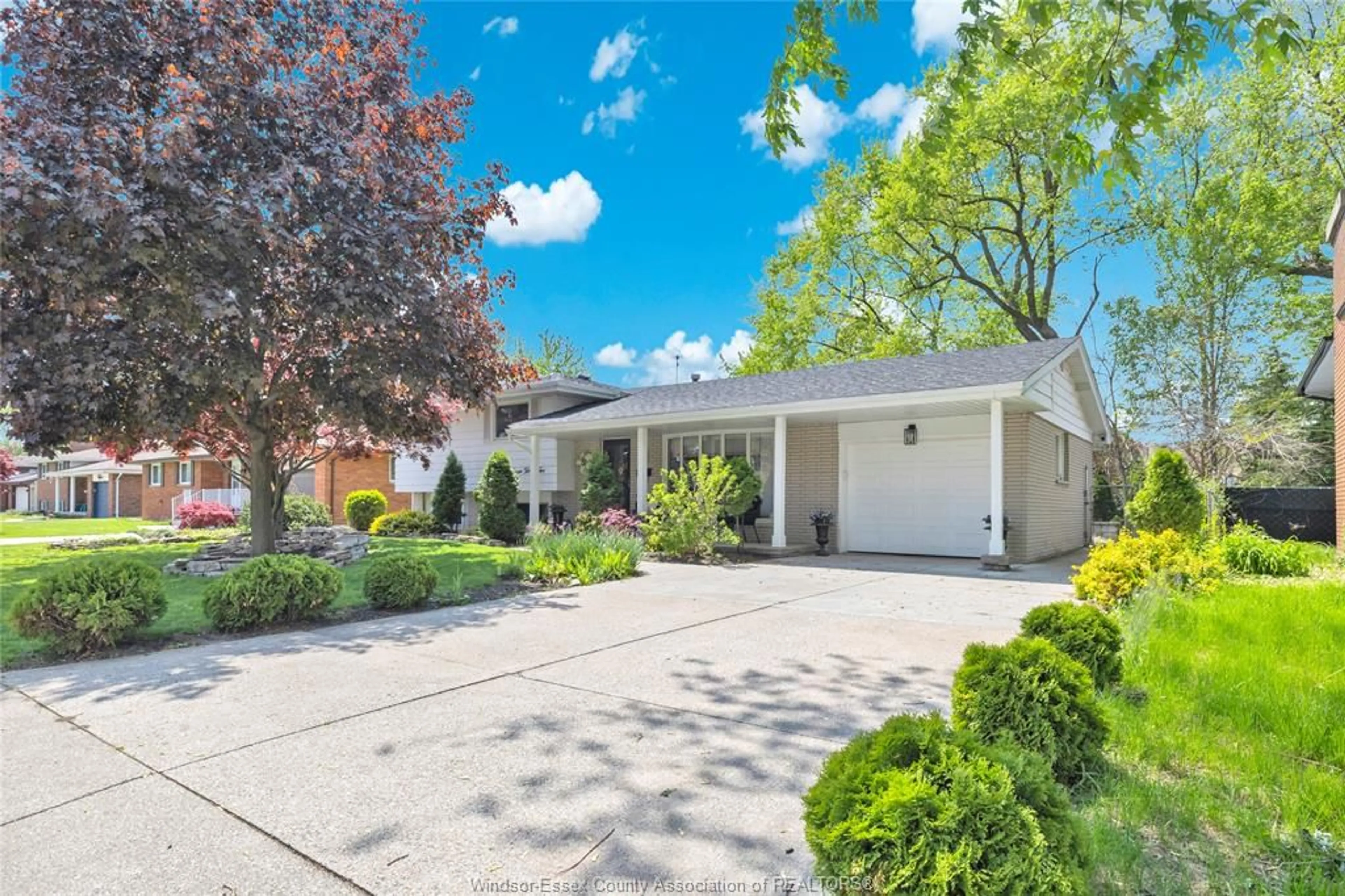 Patio, street for 5735 NINTH St, LaSalle Ontario N9H 1P3