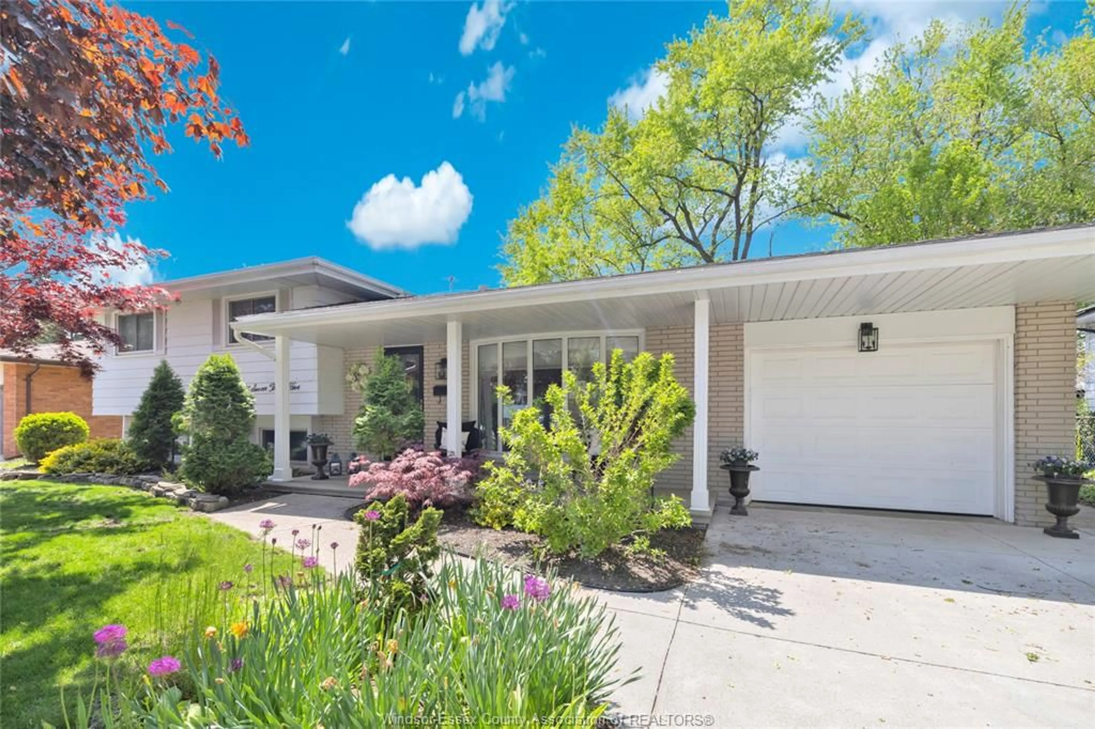 Home with vinyl exterior material, street for 5735 NINTH St, LaSalle Ontario N9H 1P3