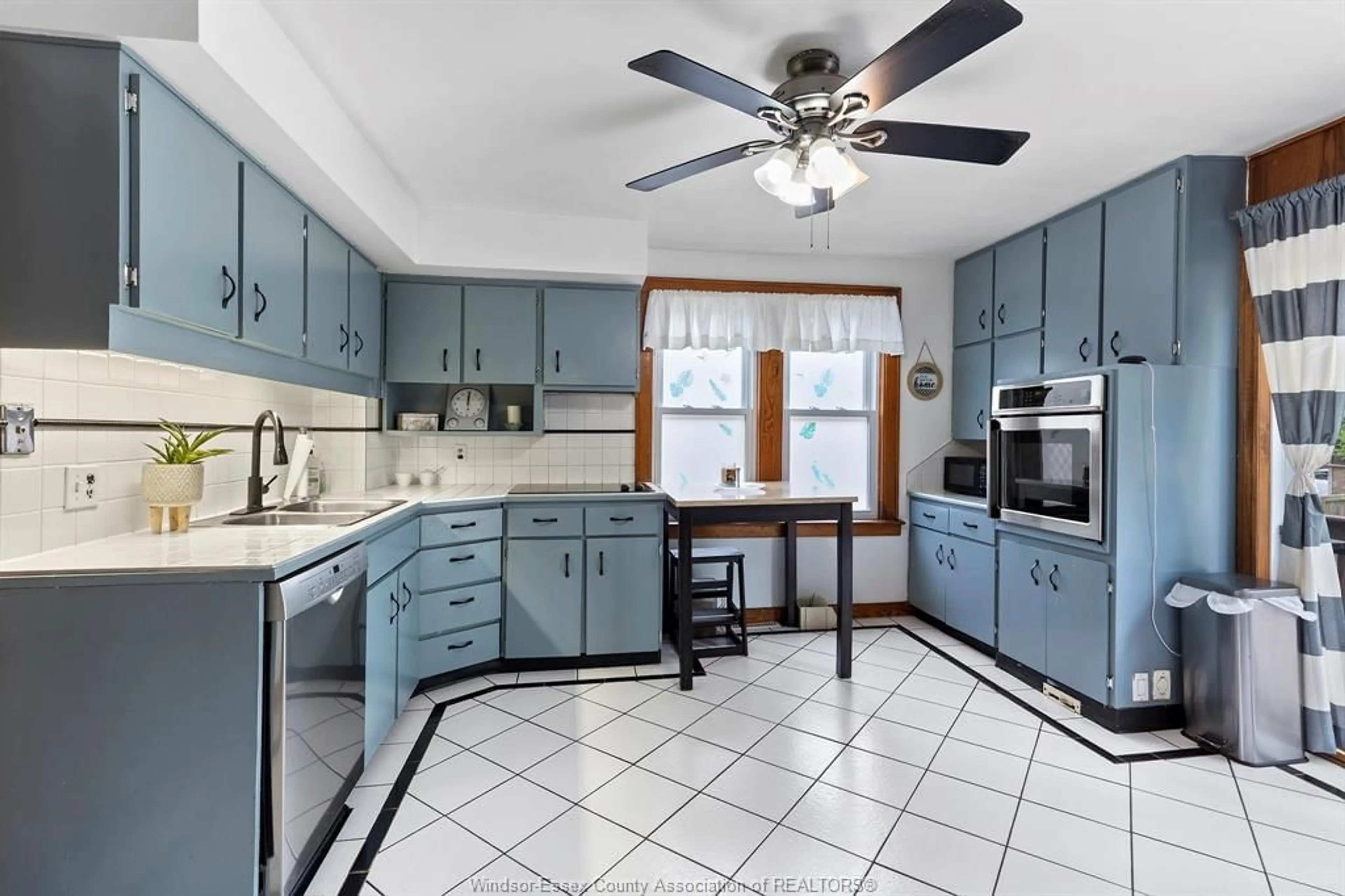 Unknown for 1288 Cabana Rd, Windsor Ontario N9G 1C1