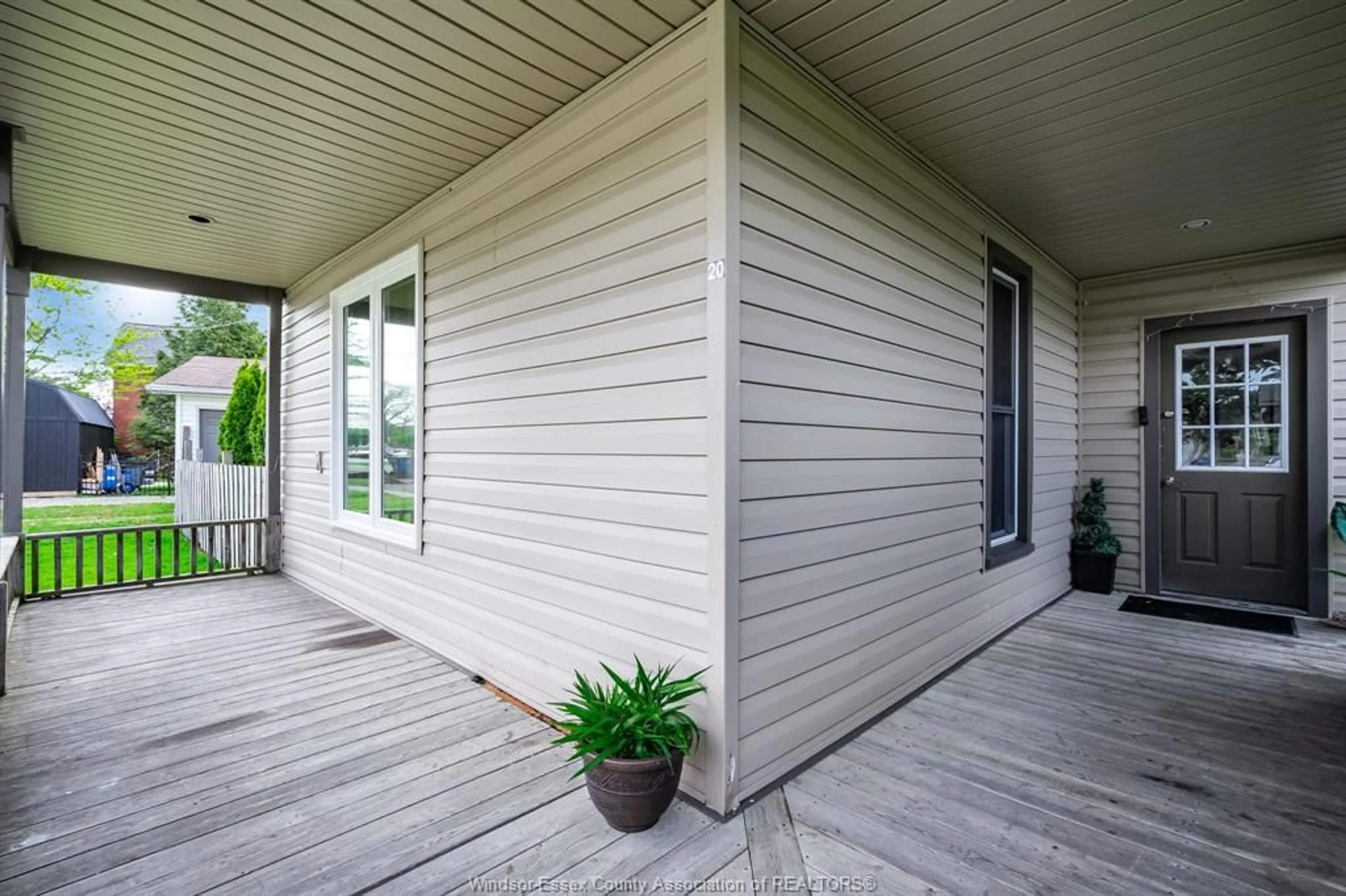 Home with vinyl exterior material, unknown for 20 Buchanan St, Wheatley Ontario N0P 2P0
