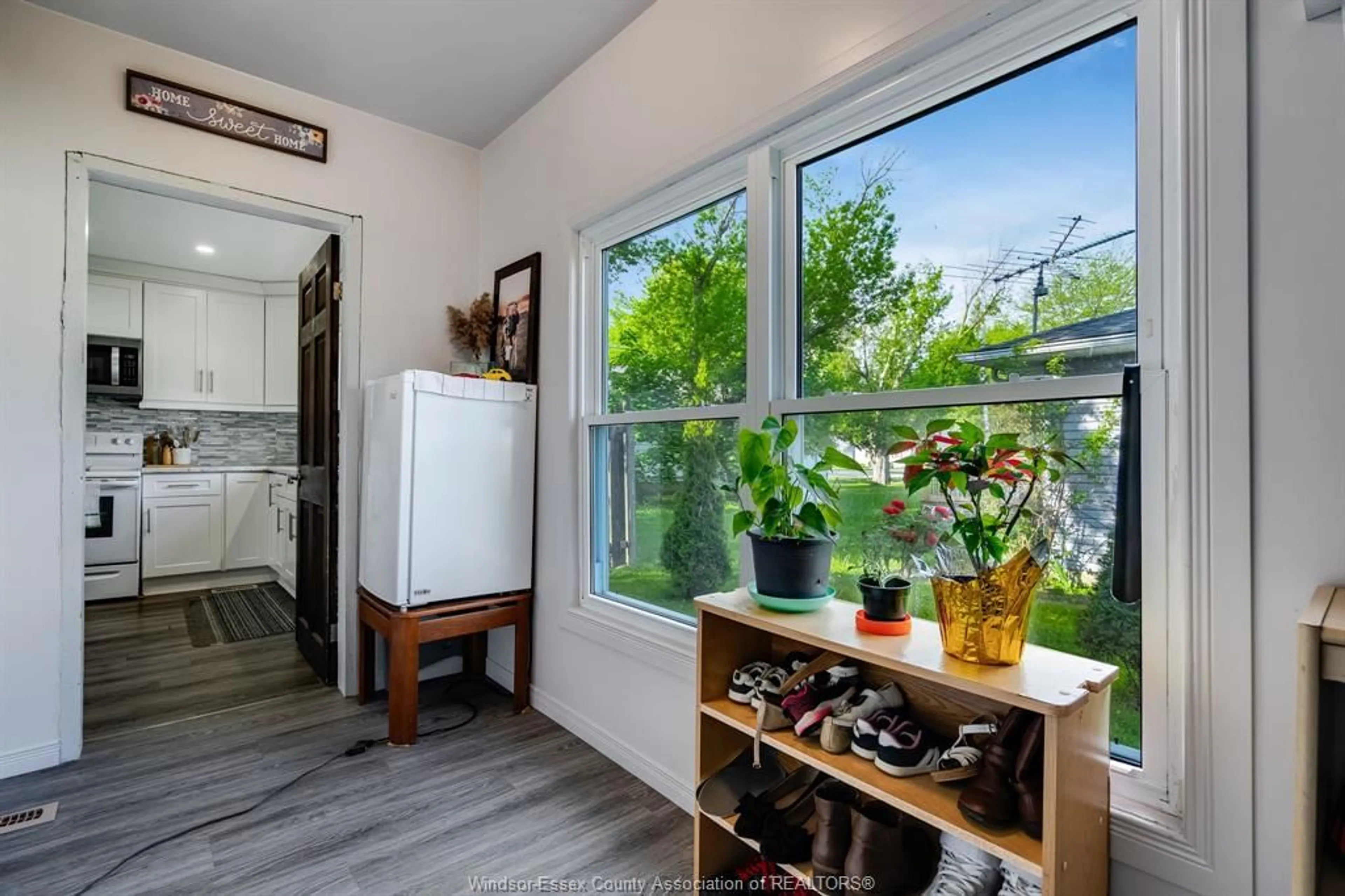 Indoor entryway for 20 Buchanan St, Wheatley Ontario N0P 2P0