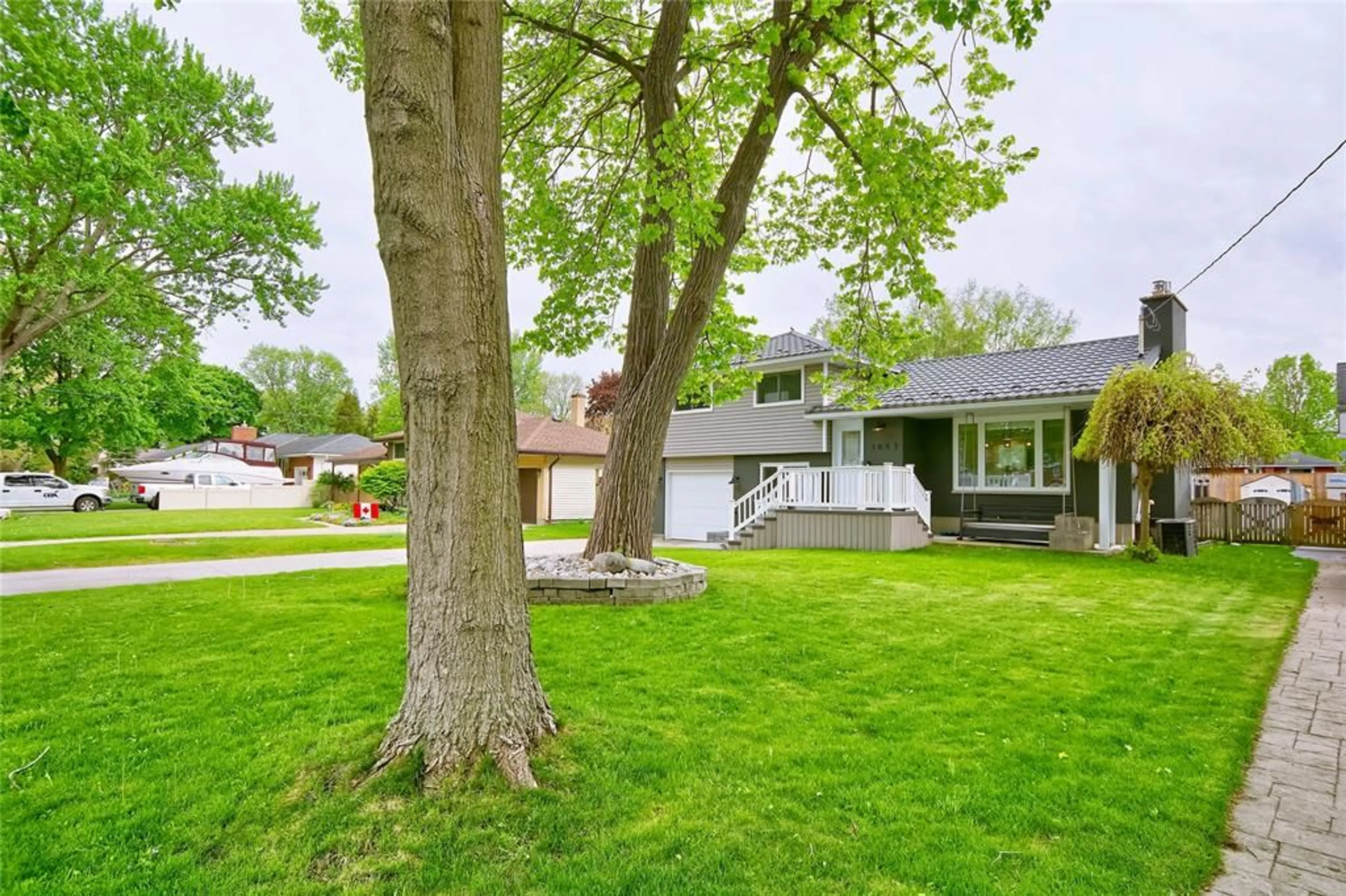 Patio, street for 1053 GRIFFITH Rd, Sarnia Ontario N7S 3G1