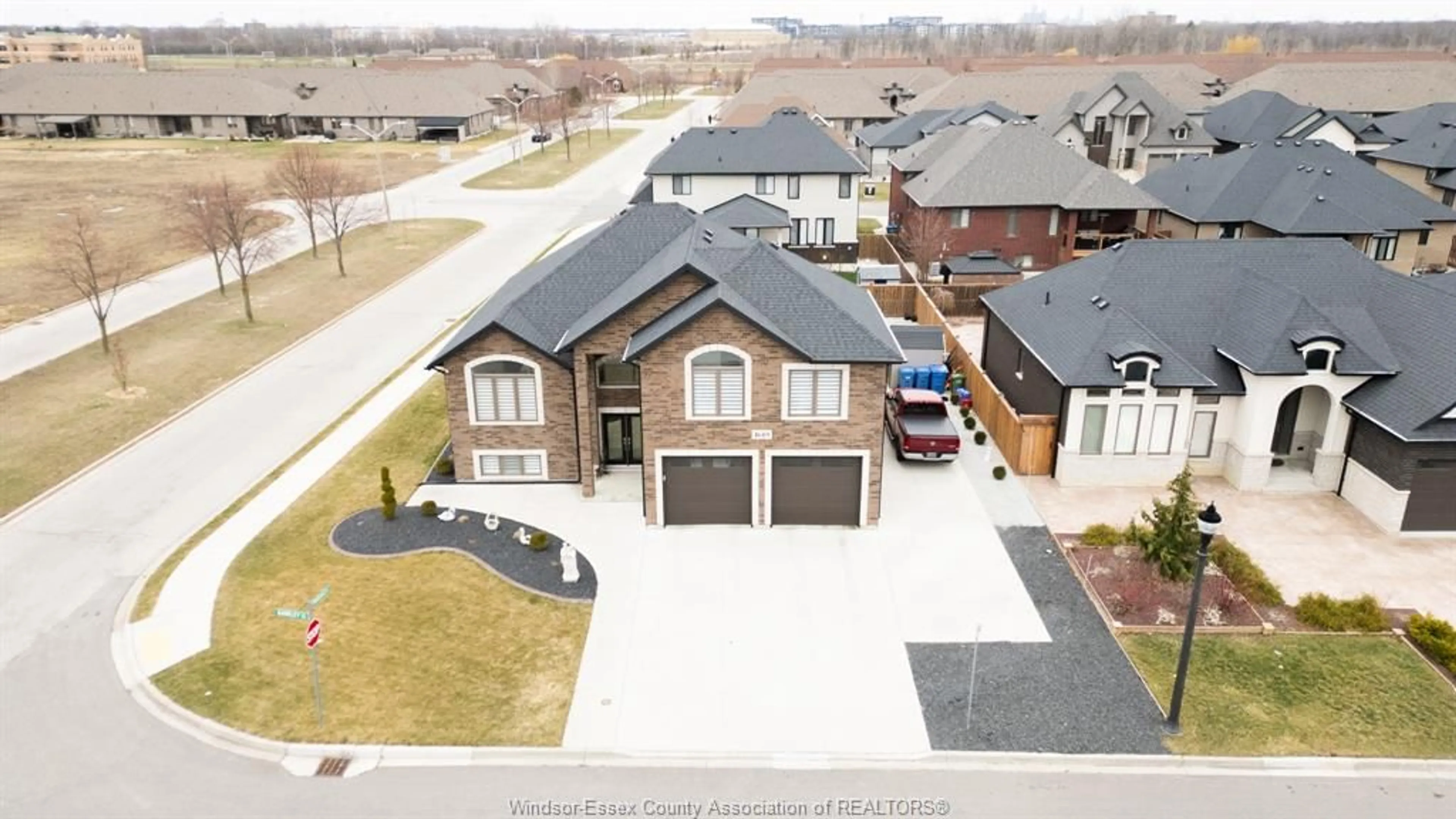 A pic from outside/outdoor area/front of a property/back of a property/a pic from drone, street for 1649 BARKLEY Ave, Windsor Ontario N8P 0E8