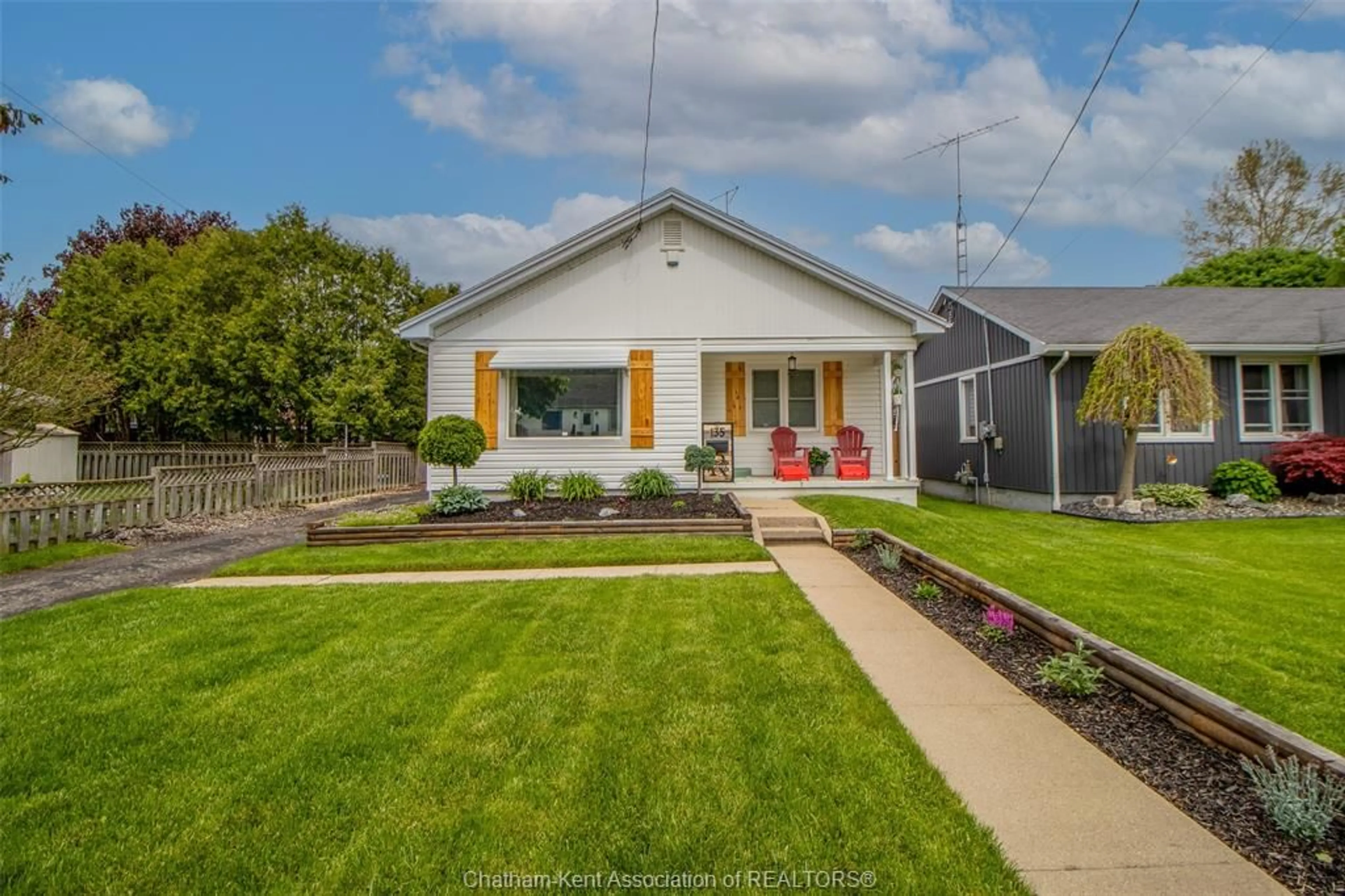 A pic from outside/outdoor area/front of a property/back of a property/a pic from drone, street for 135 Alexandra Ave, Chatham Ontario N7M 1Y4