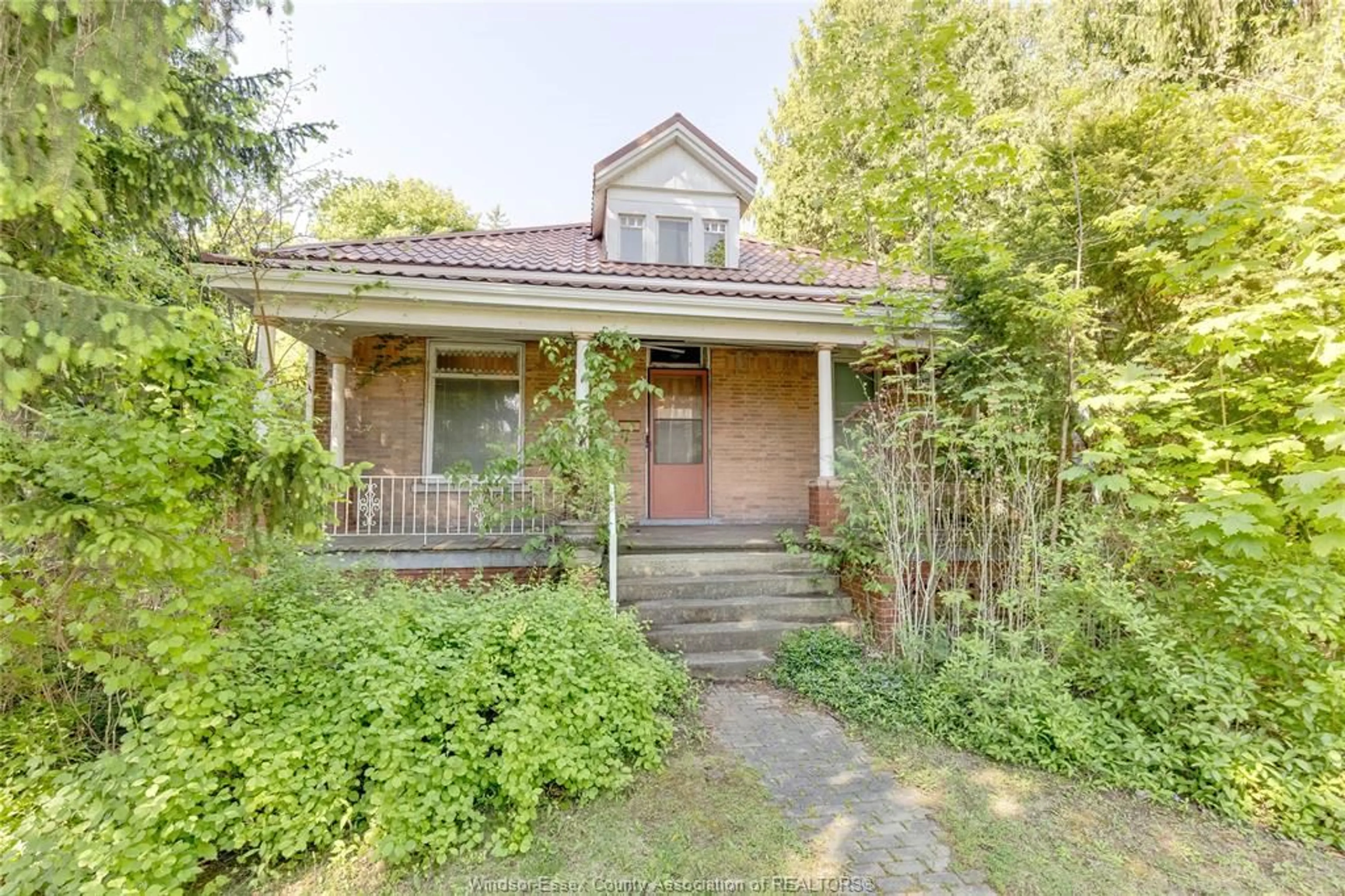 Unknown for 62 Lacroix St, Chatham Ontario N7M 2T6