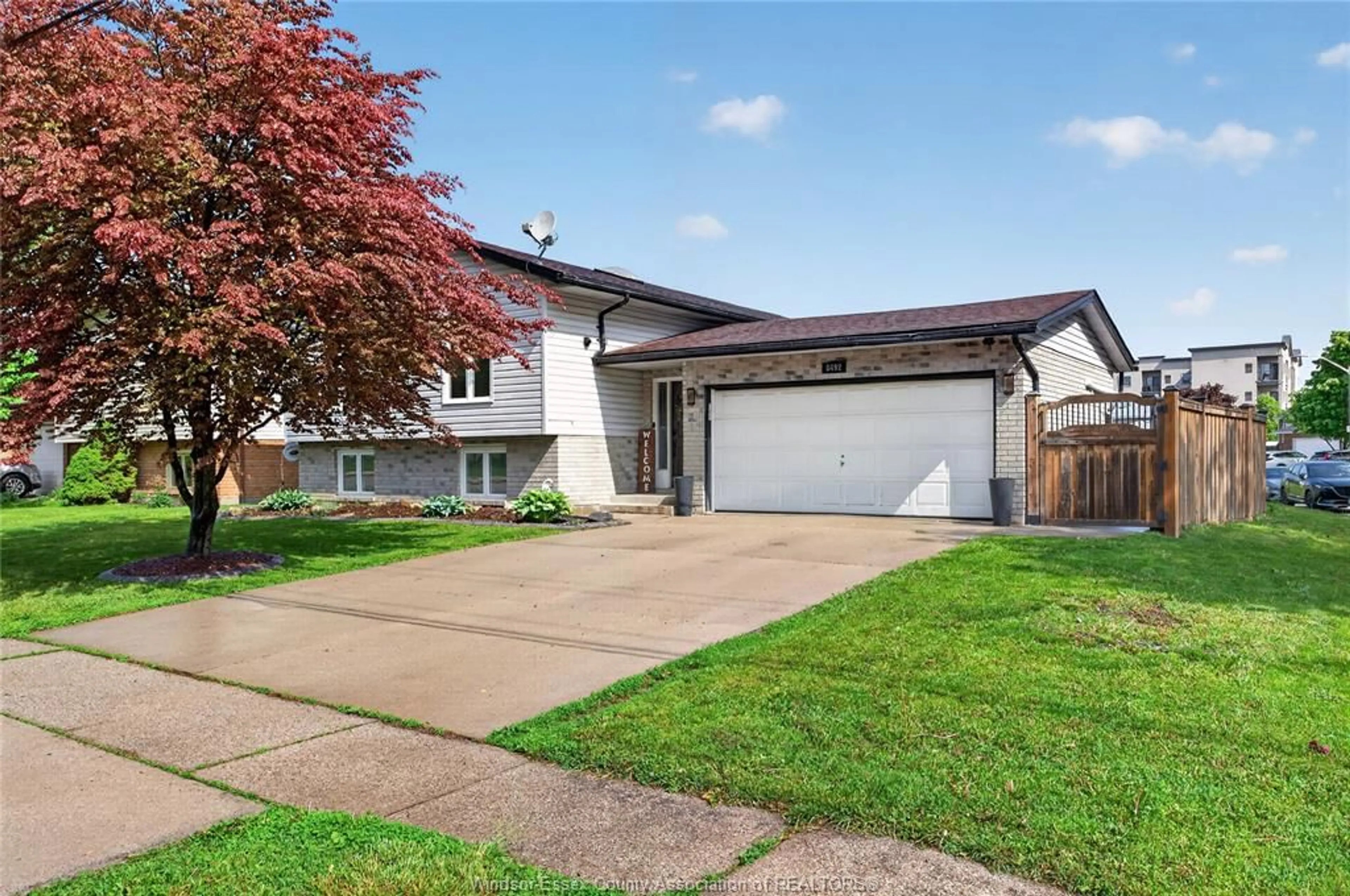 Home with vinyl exterior material, street for 8492 Jerome, Windsor Ontario N8S 4S1