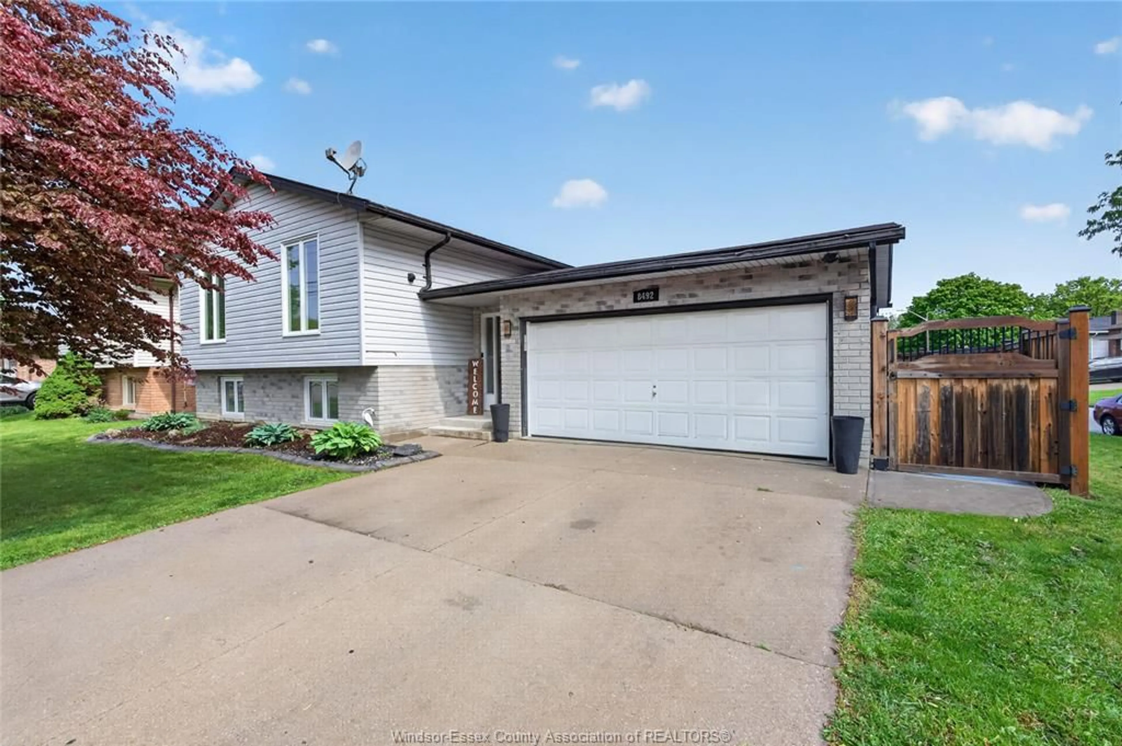 A pic from outside/outdoor area/front of a property/back of a property/a pic from drone, street for 8492 Jerome, Windsor Ontario N8S 4S1