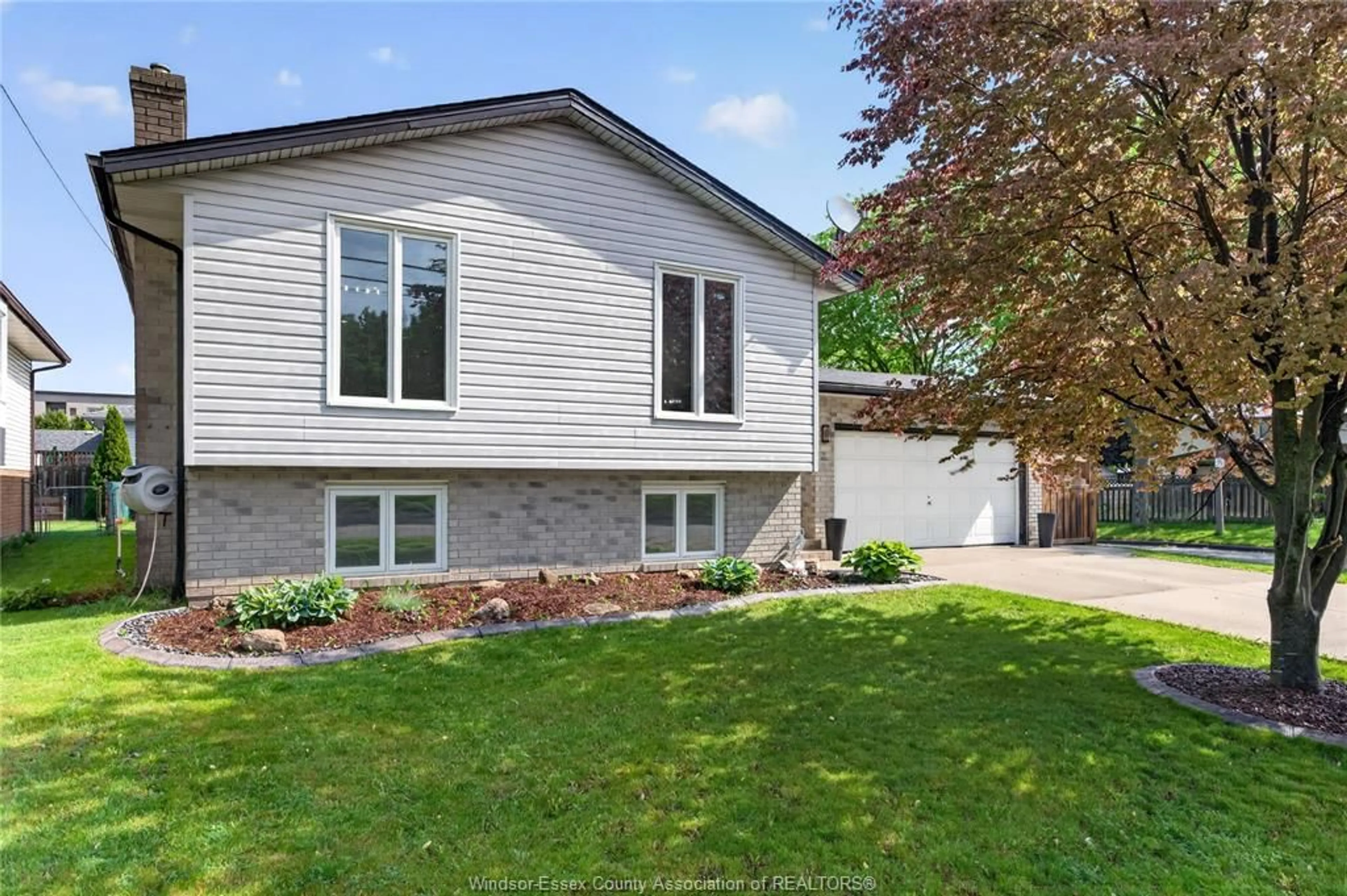 Home with vinyl exterior material, street for 8492 Jerome, Windsor Ontario N8S 4S1