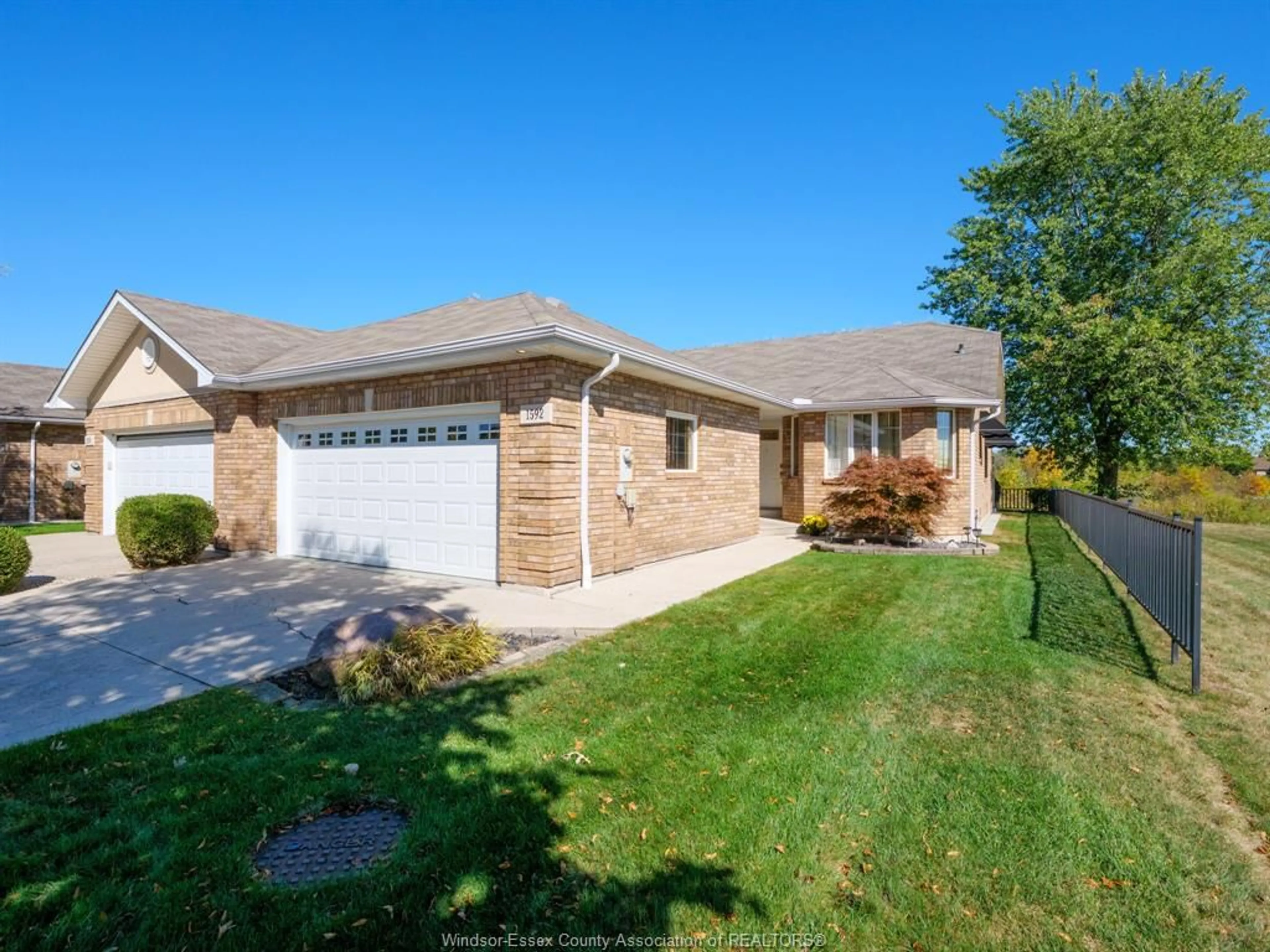 Unknown for 1592 BLUE HERON Dr, Windsor Ontario N8P 1L6