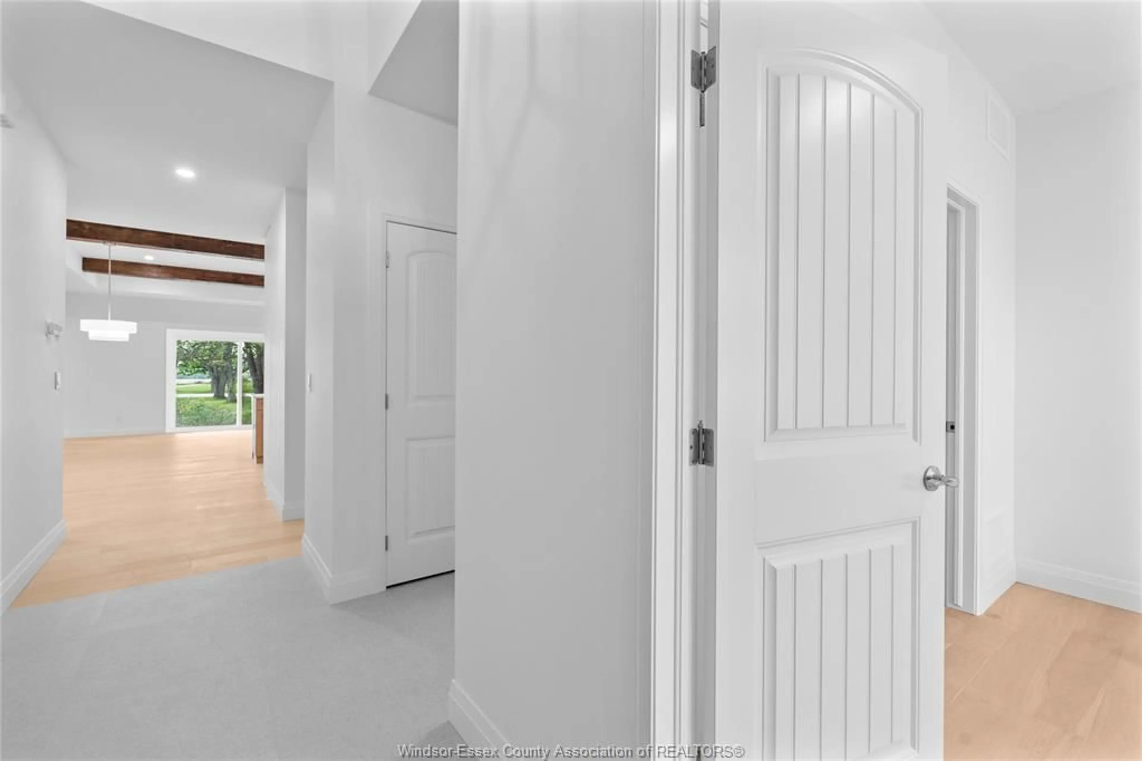 Indoor entryway for 3315 TULLIO, LaSalle Ontario N9H 1H3