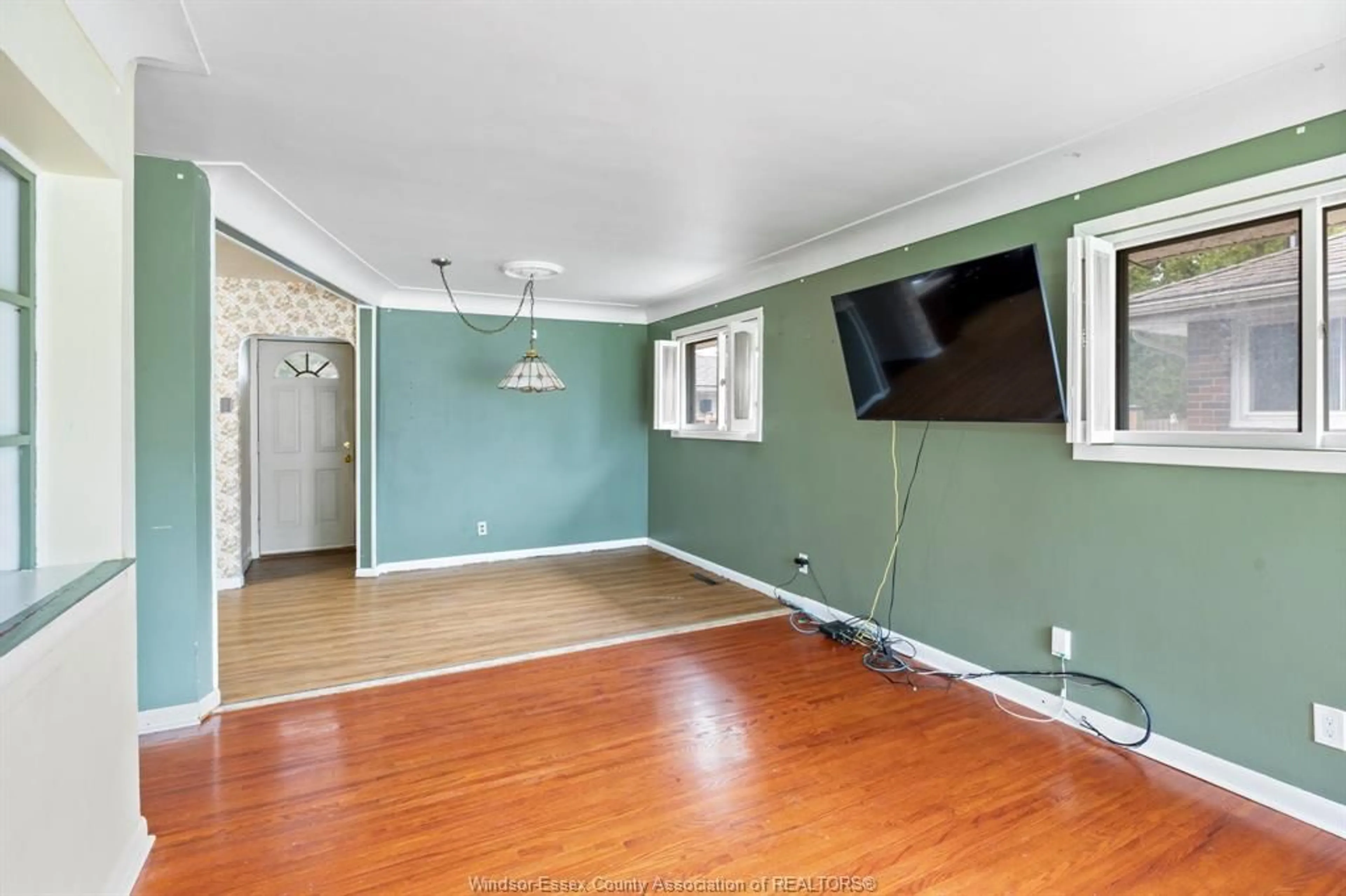 A pic of a room for 885 ISACK Dr, Windsor Ontario N8S 3W6