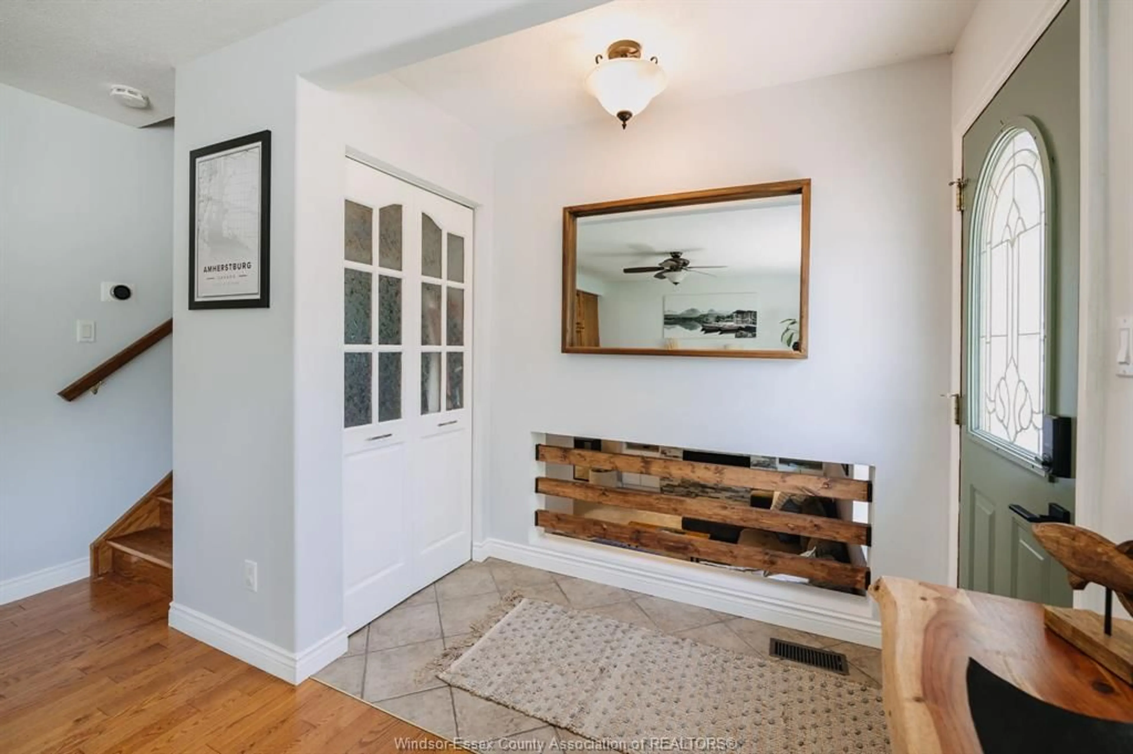 Indoor entryway for 247 Pacific Ave, Amherstburg Ontario N9V 3E5