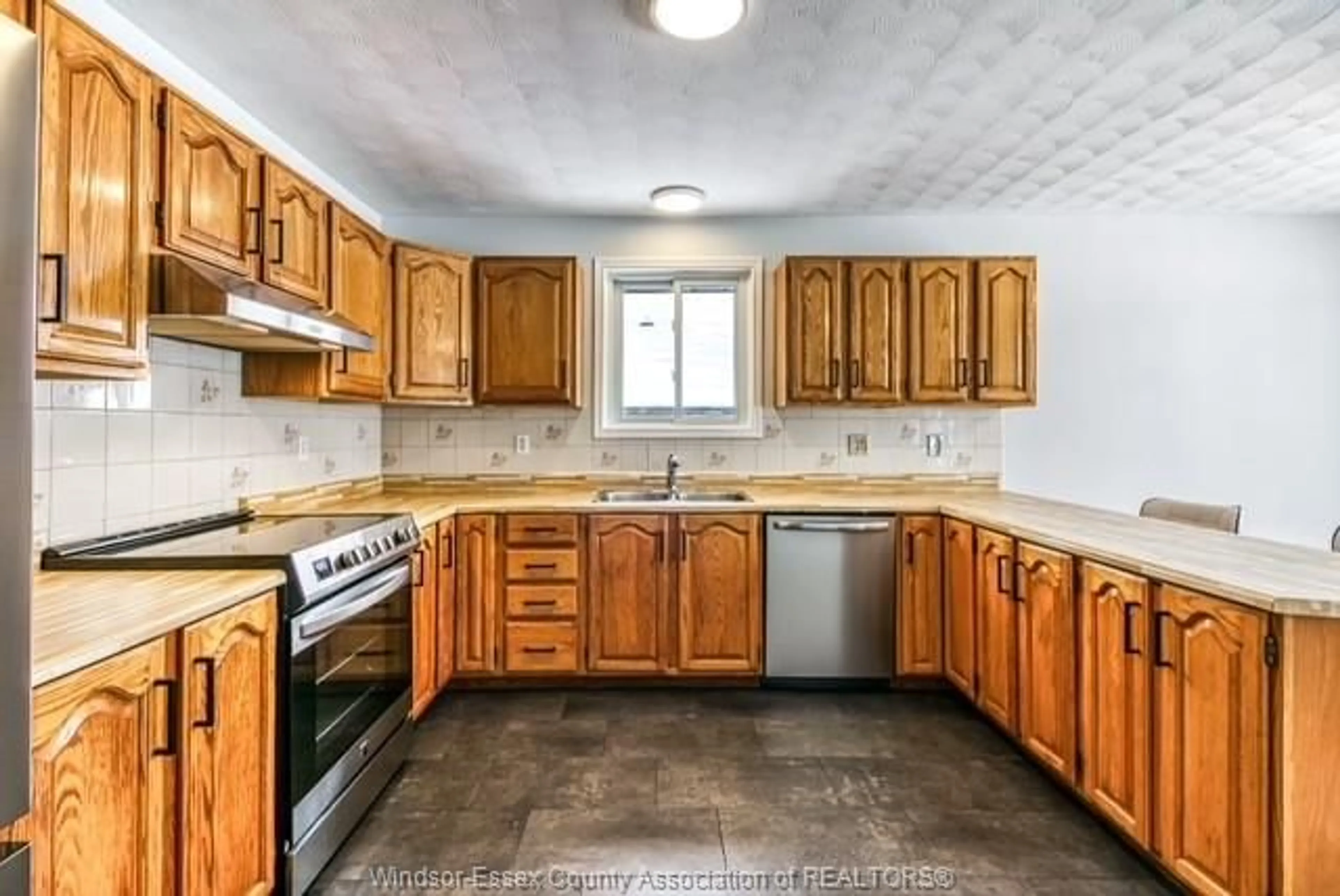 Standard kitchen, unknown for 3295 ROMEO St, Val Caron Ontario P3N 1G5