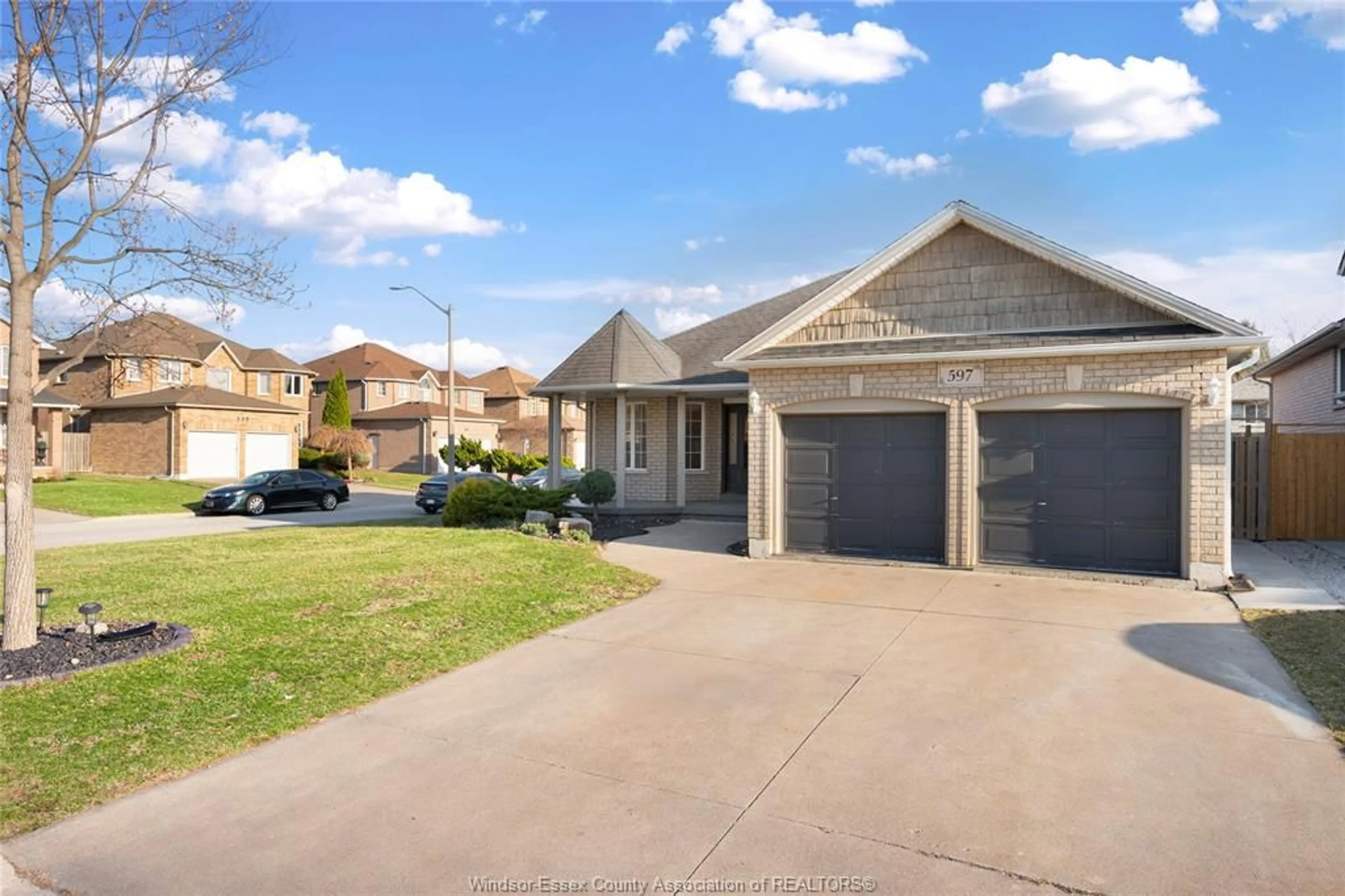 A pic from outside/outdoor area/front of a property/back of a property/a pic from drone, street for 597 COMPTON, Windsor Ontario N9E 4P7