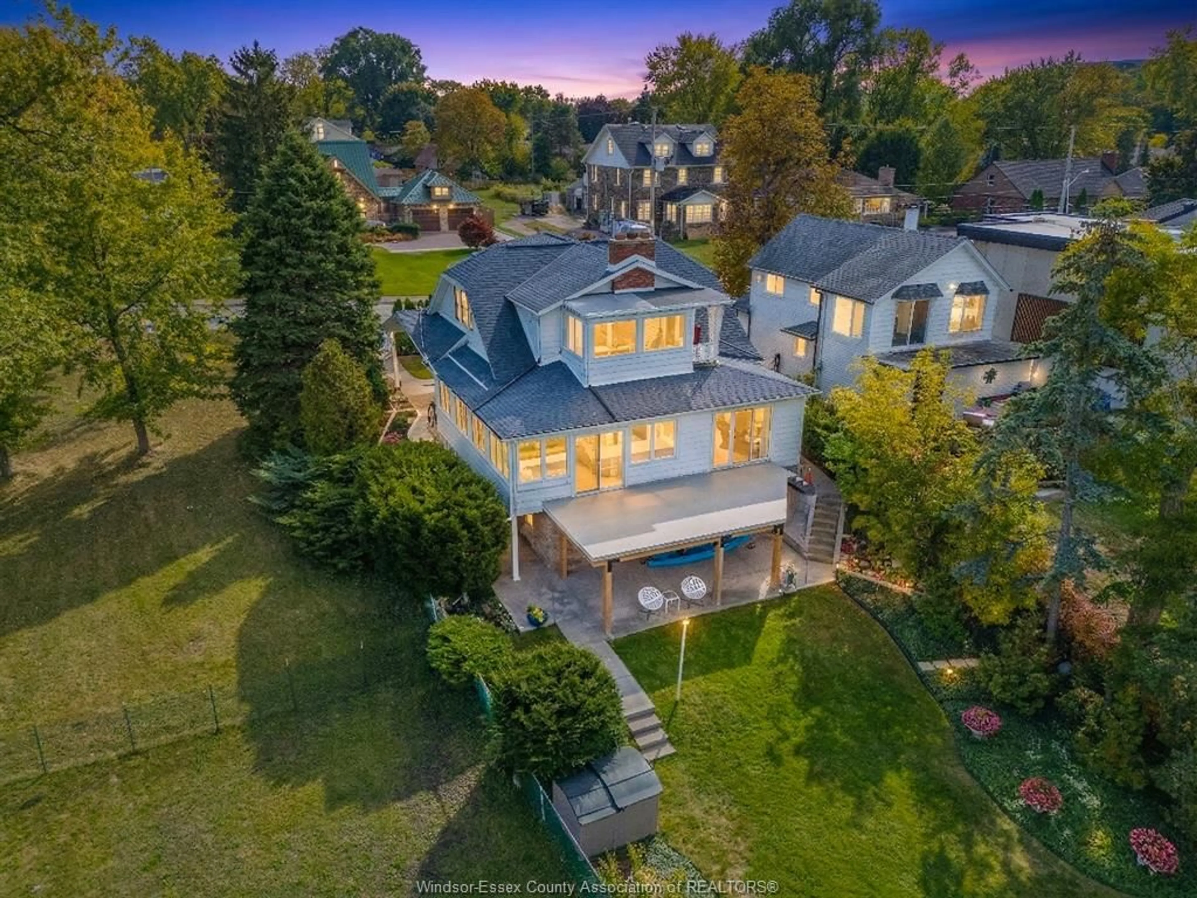 A pic from outside/outdoor area/front of a property/back of a property/a pic from drone, unknown for 4182 Riverside Dr, Windsor Ontario N8Y 1B5