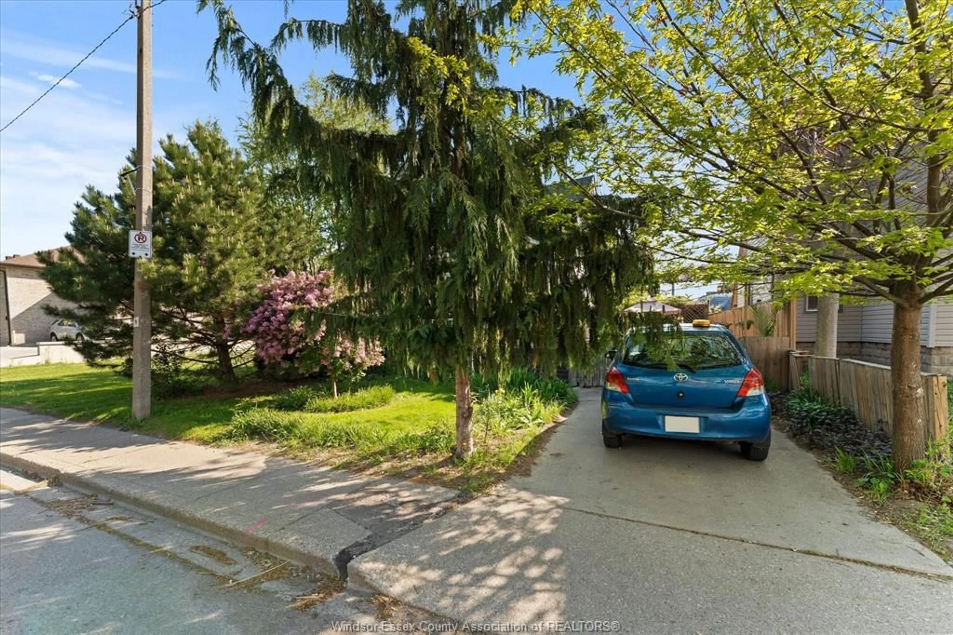 Parking for 552 PARENT, Windsor Ontario N9A 3J8