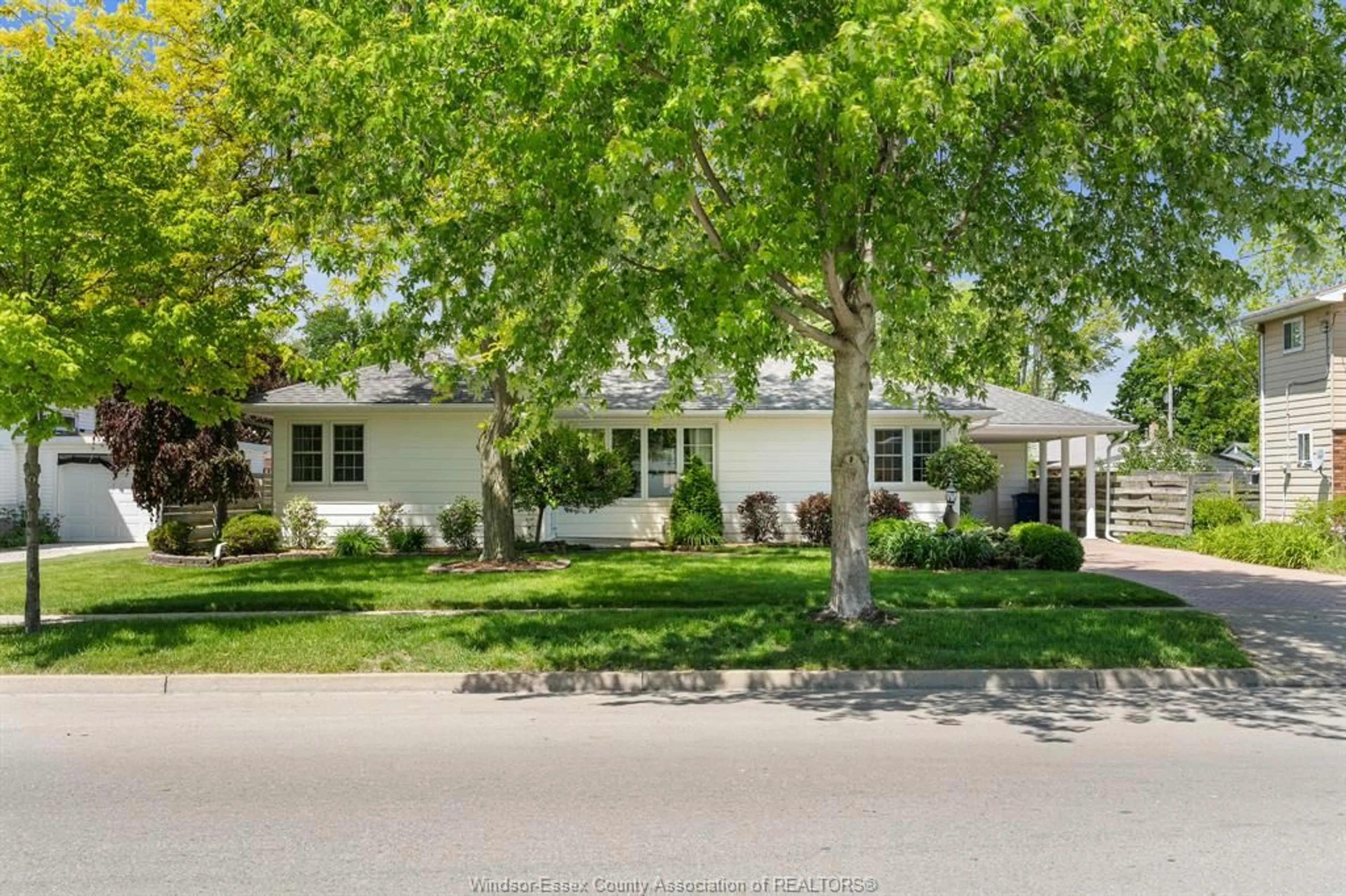 A pic from outside/outdoor area/front of a property/back of a property/a pic from drone, street for 108 Erie St, Wheatley Ontario N0P 2P0