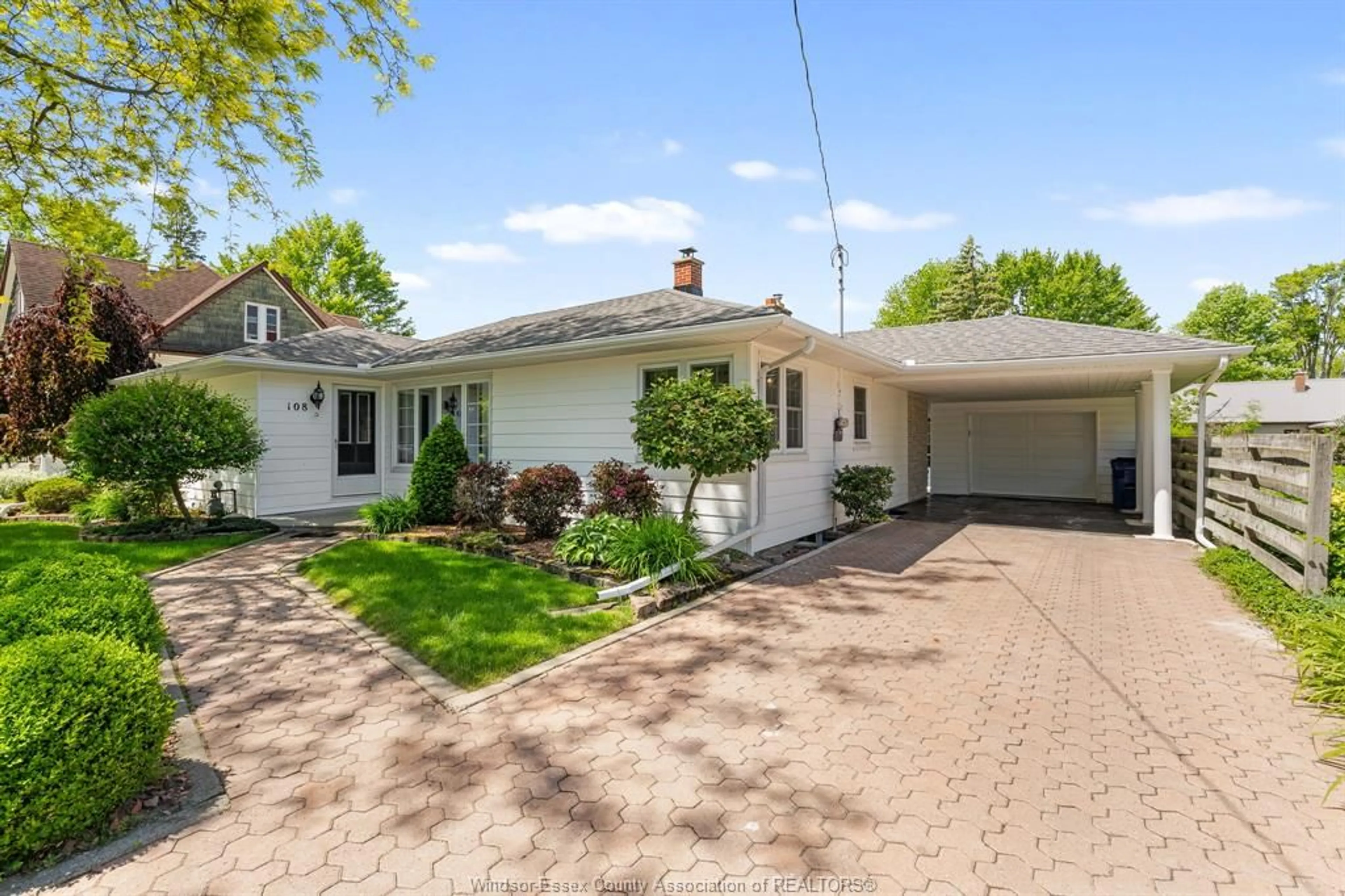 A pic from outside/outdoor area/front of a property/back of a property/a pic from drone, street for 108 Erie St, Wheatley Ontario N0P 2P0