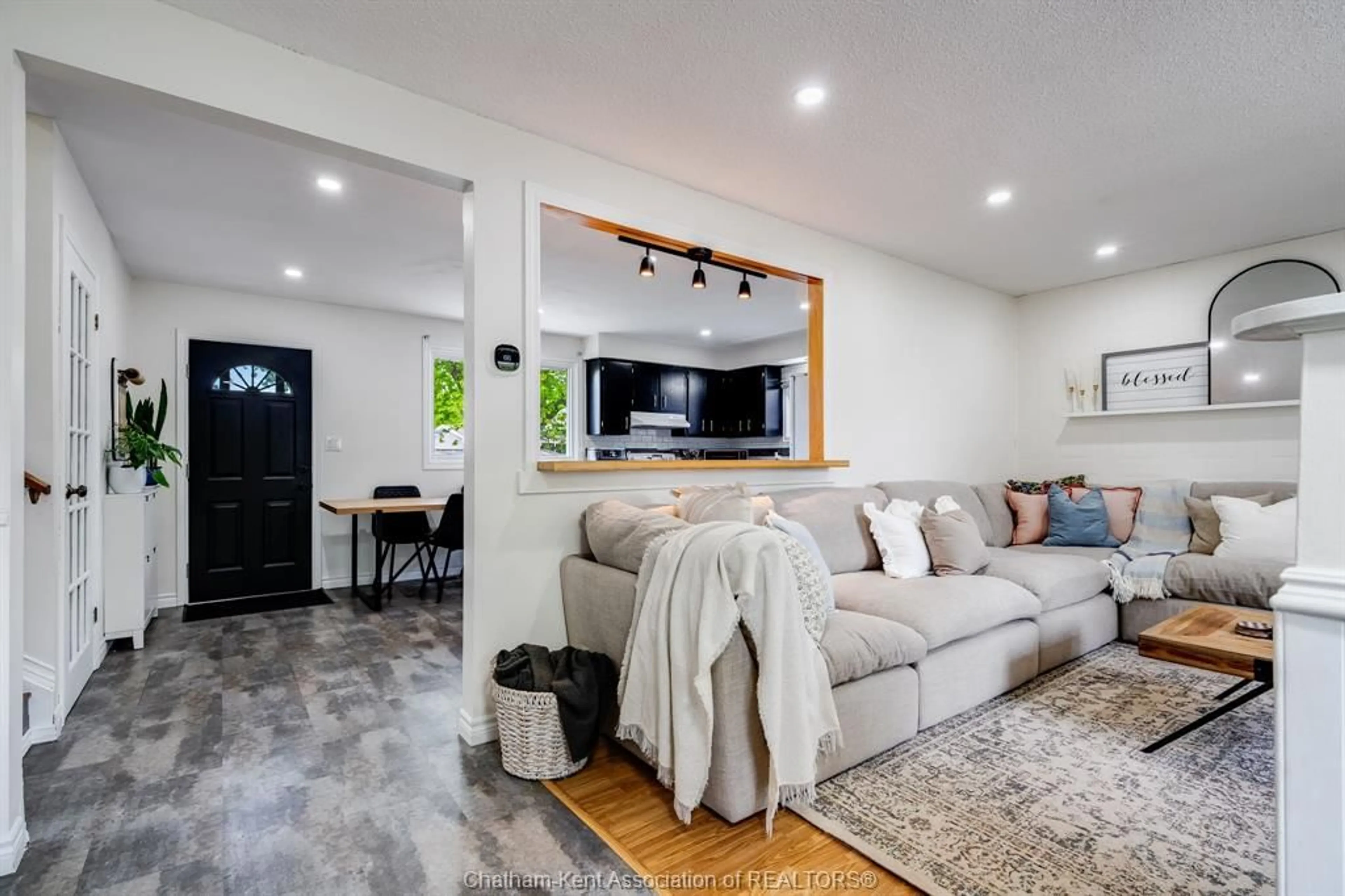 Living room with furniture, unknown for 15 Pearl St, Tilbury Ontario N0P 2L0