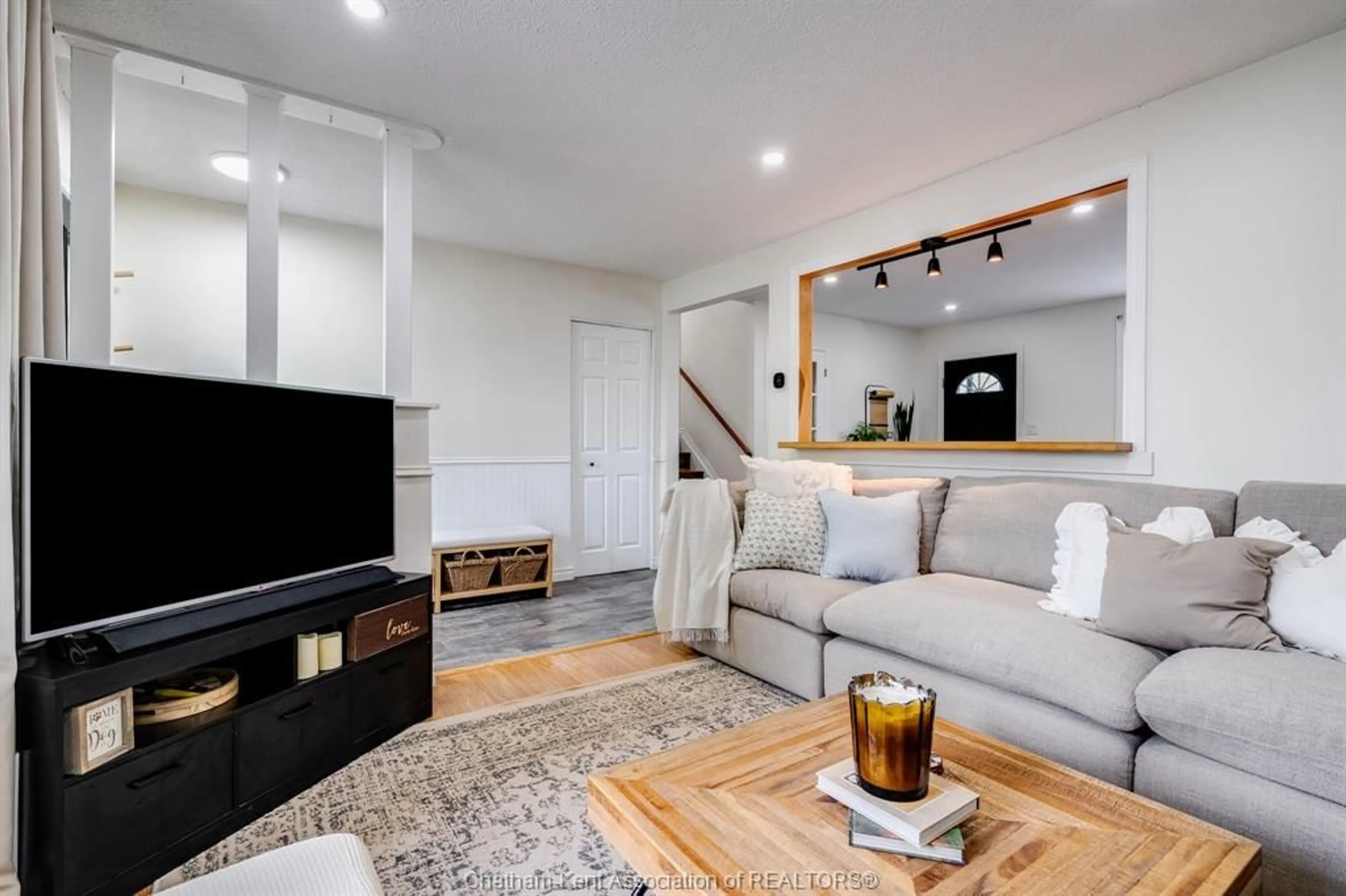 Living room with furniture, unknown for 15 Pearl St, Tilbury Ontario N0P 2L0