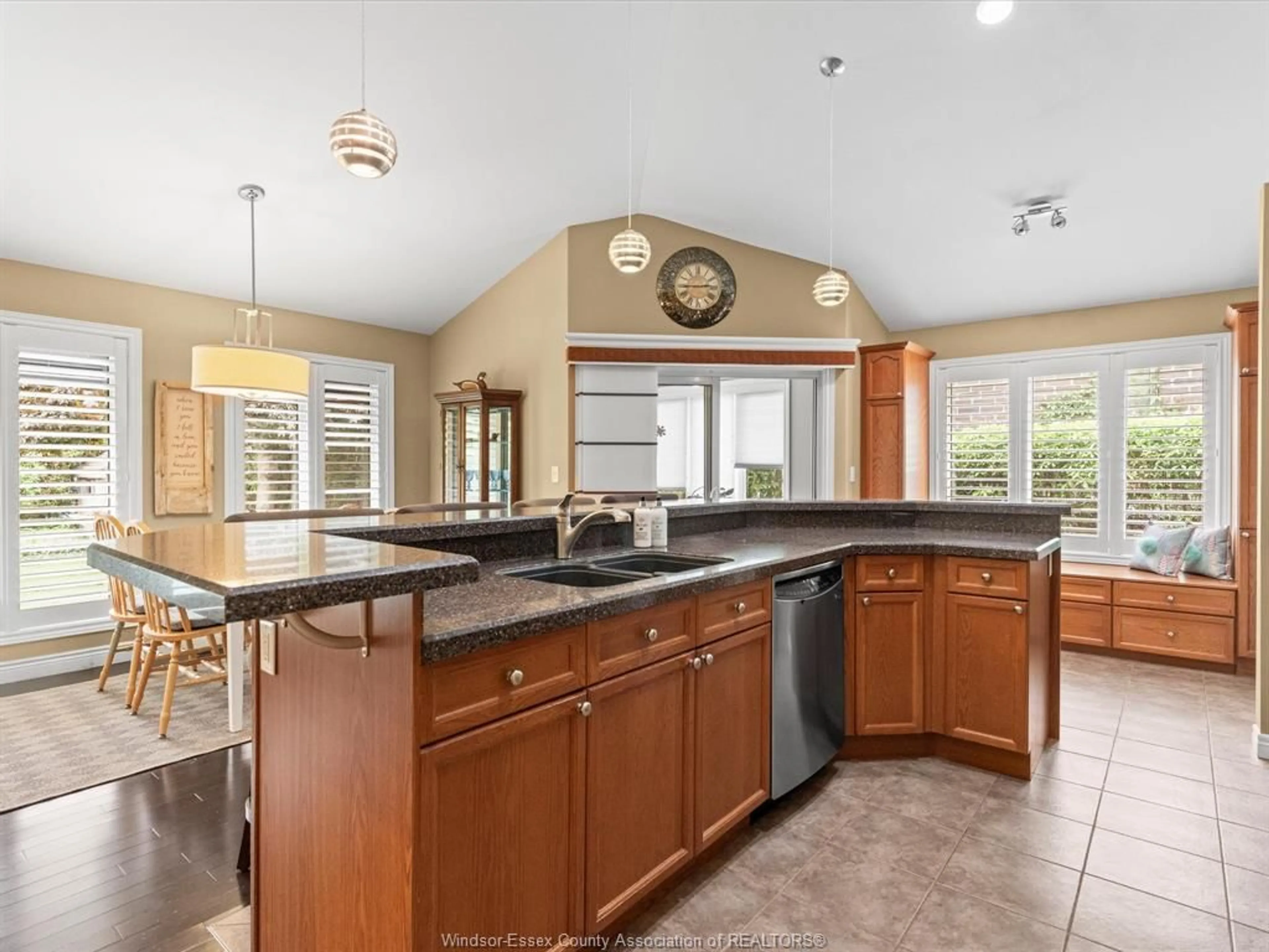Open concept kitchen, ceramic/tile floor for 26 GOLFVIEW, Kingsville Ontario N9Y 4E3