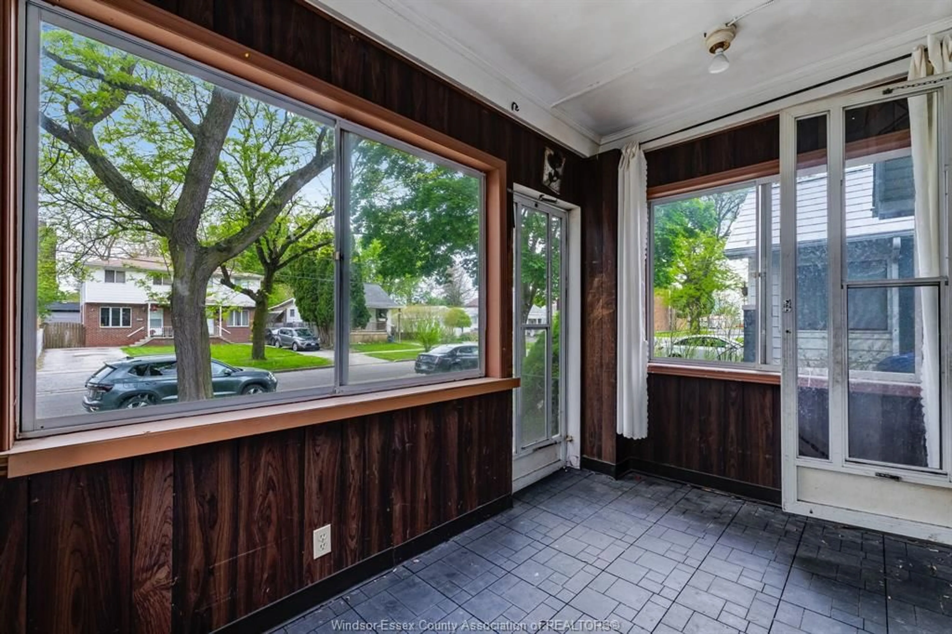 Unknown for 368 South St, Windsor Ontario N9C 2W5