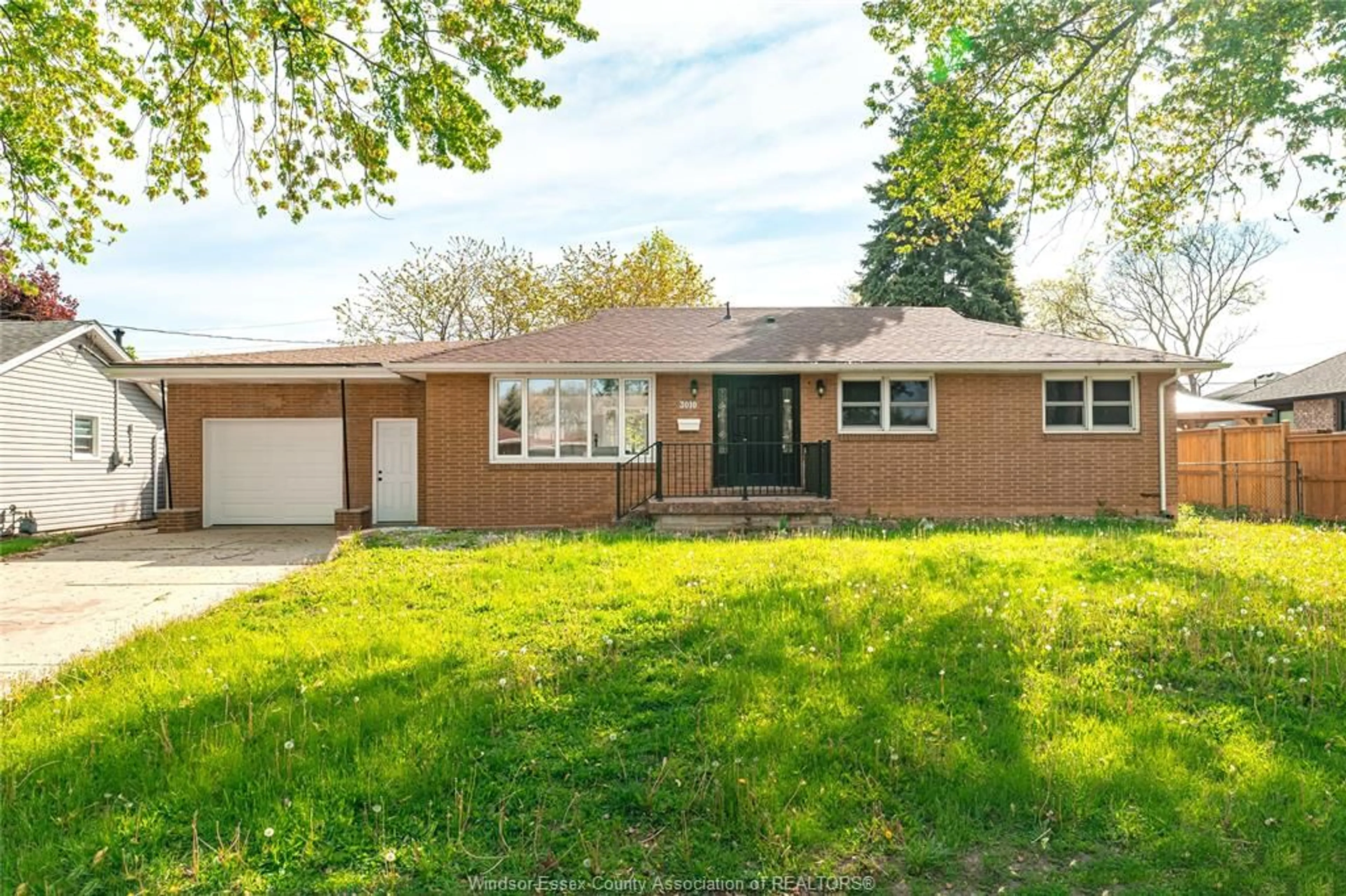 Home with vinyl exterior material, street for 3010 BYNG Rd, Windsor Ontario N8W 3G7