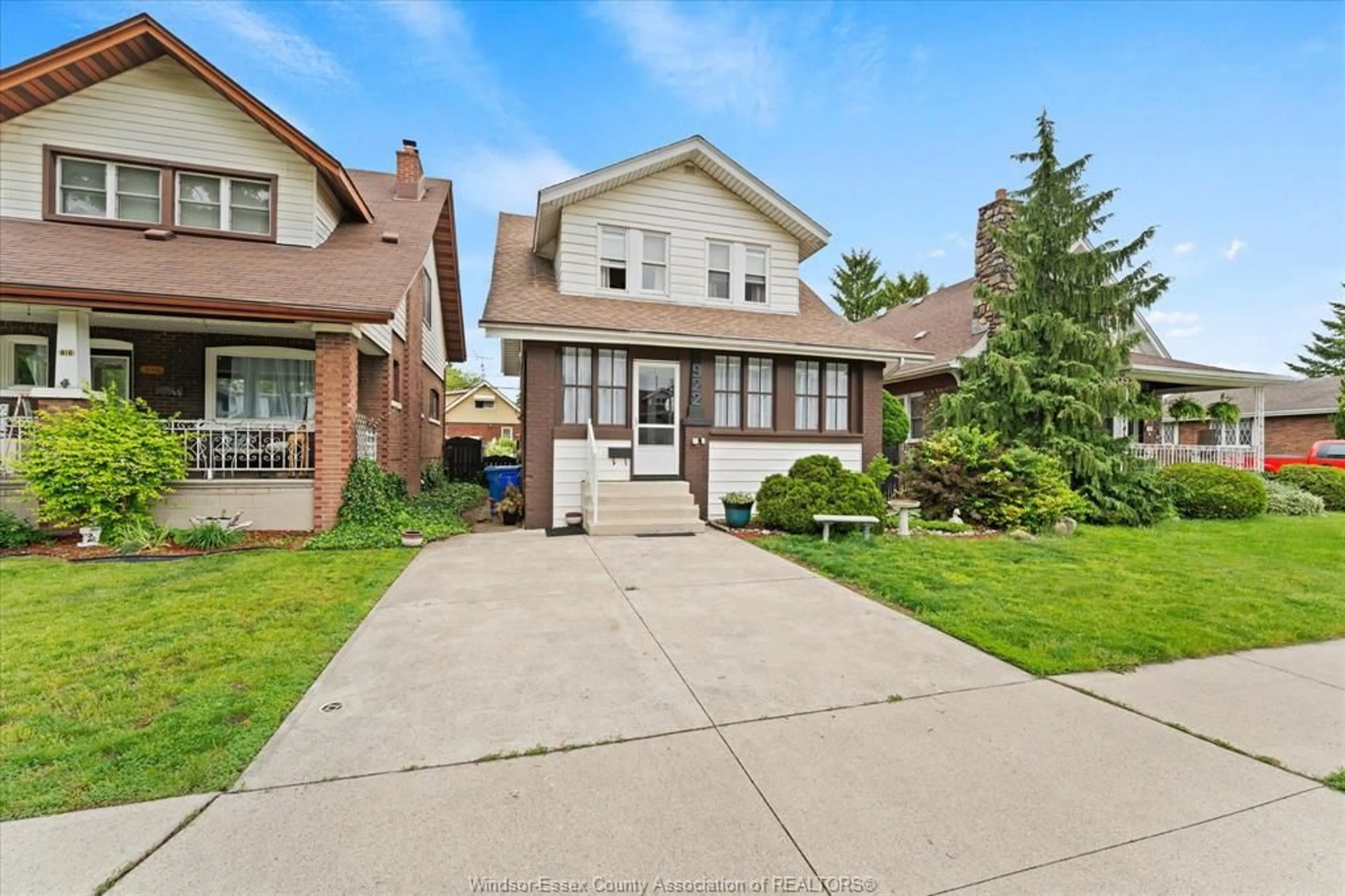 Home with brick exterior material, street for 922 LAWRENCE Rd, Windsor Ontario N8Y 3Z8