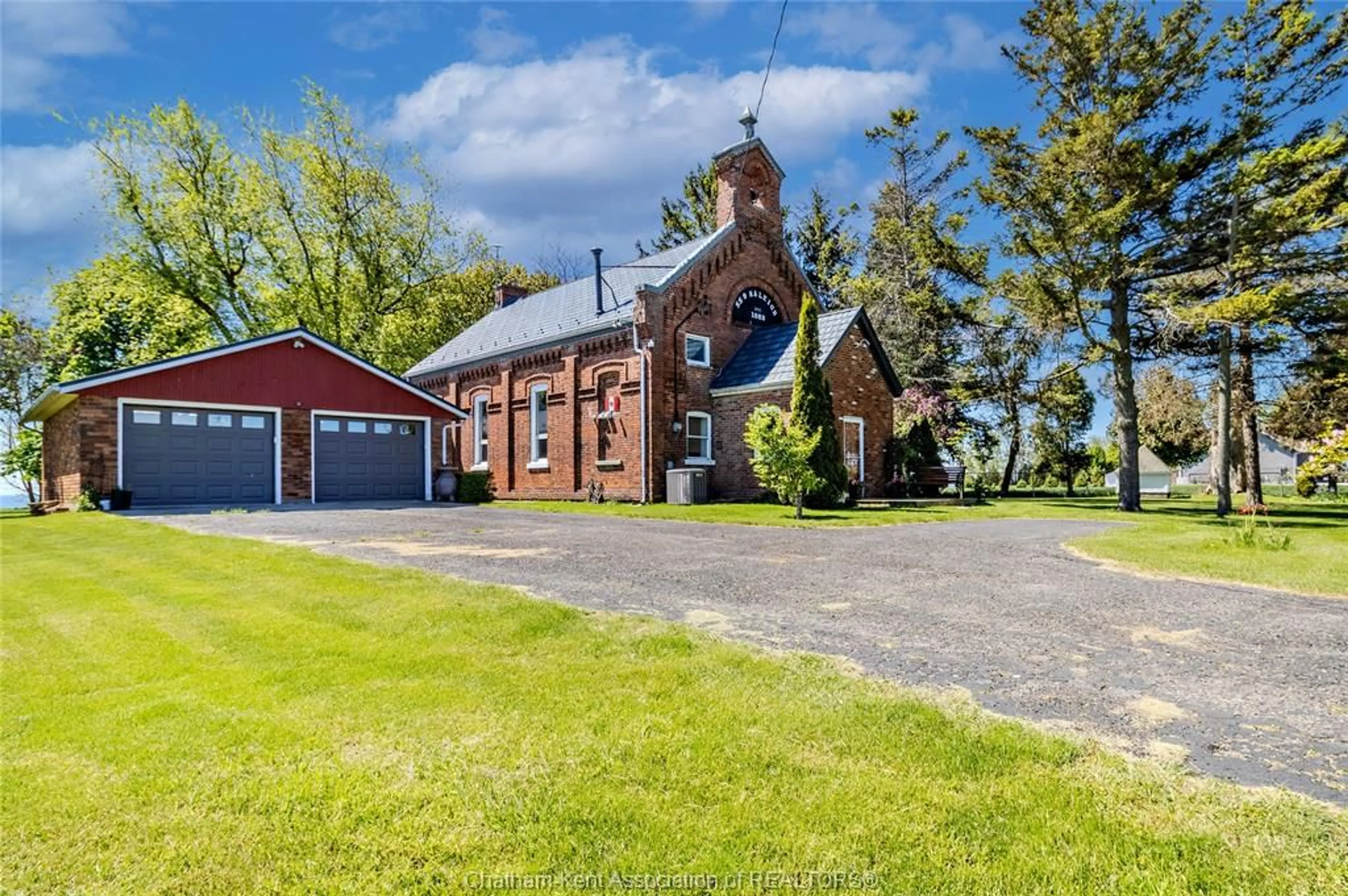 A pic from outside/outdoor area/front of a property/back of a property/a pic from drone, building for 6630 TALBOT Trail, Merlin Ontario N0P 1W0