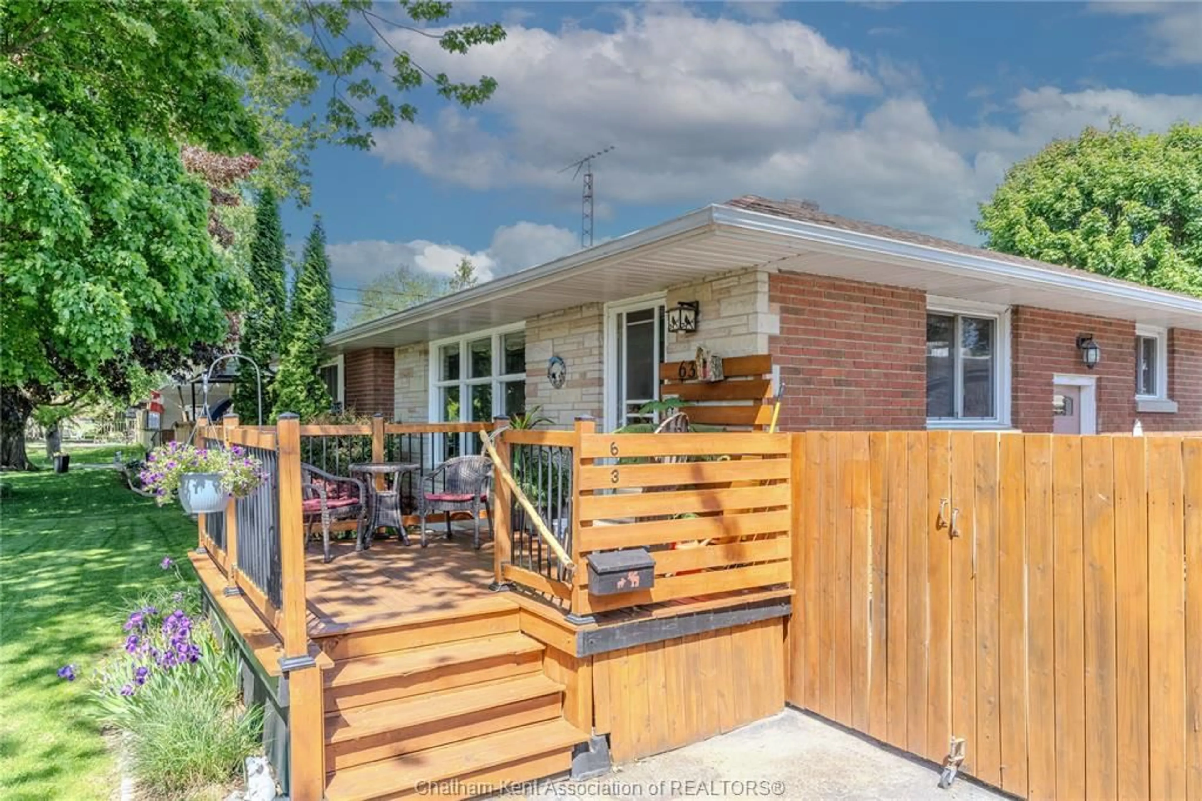 Unknown for 63 Warwick Dr, Wallaceburg Ontario N8A 3N4