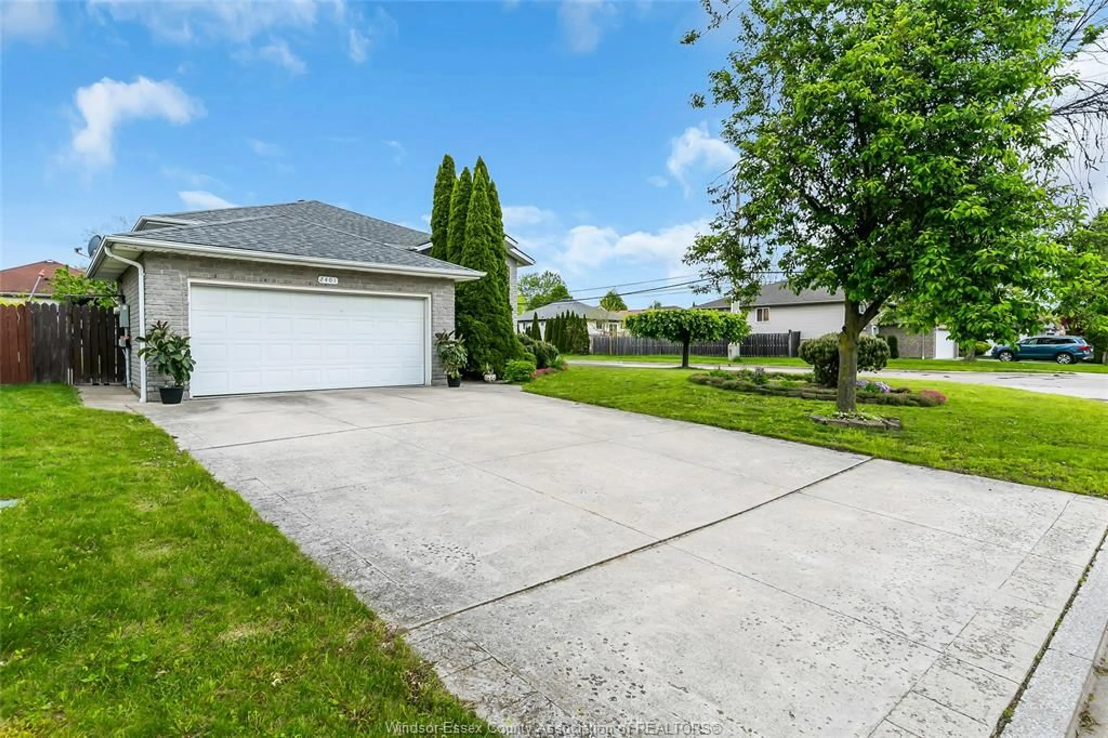 Unknown for 2401 ST. PATRICKS, Windsor Ontario N9E 4V9