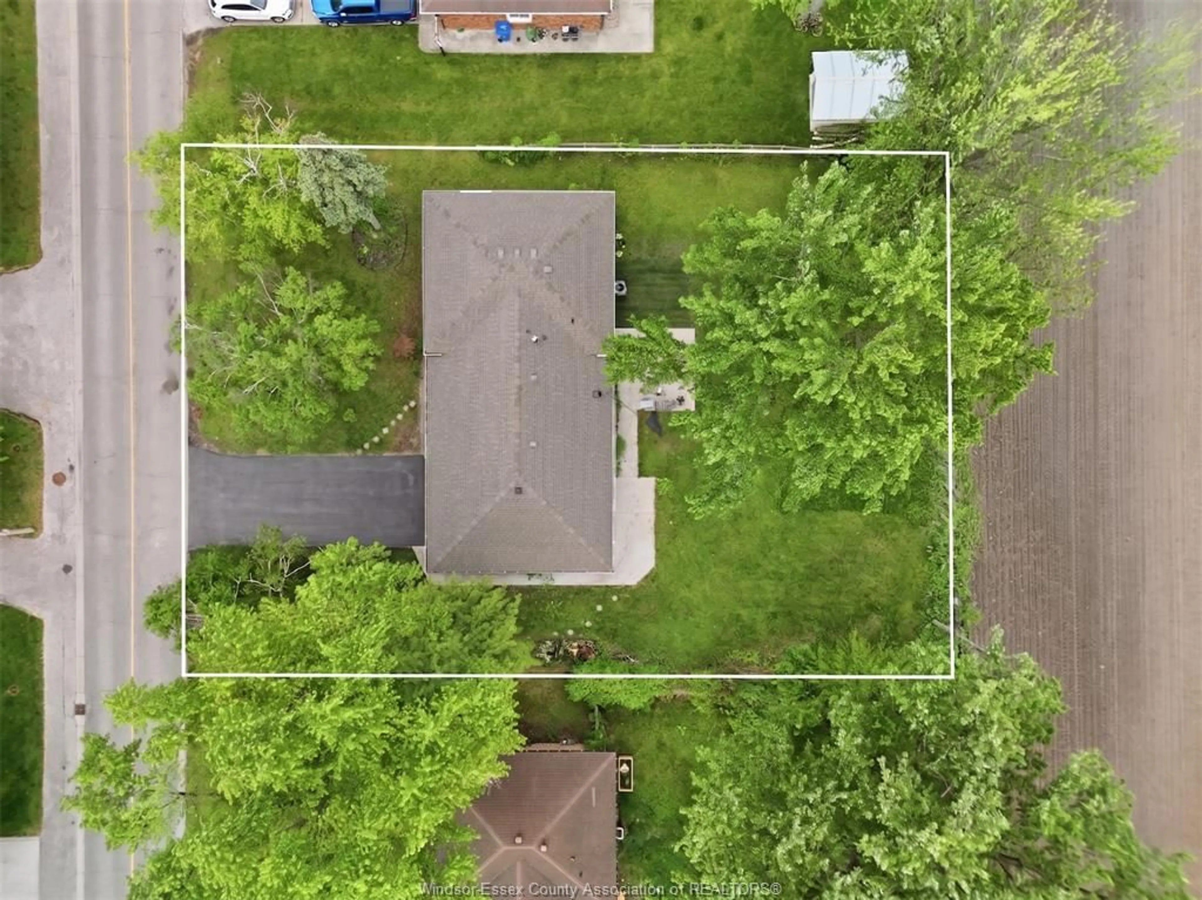 A pic from outside/outdoor area/front of a property/back of a property/a pic from drone, street for 1765 GOLFVIEW, LaSalle Ontario N9J 1Z1
