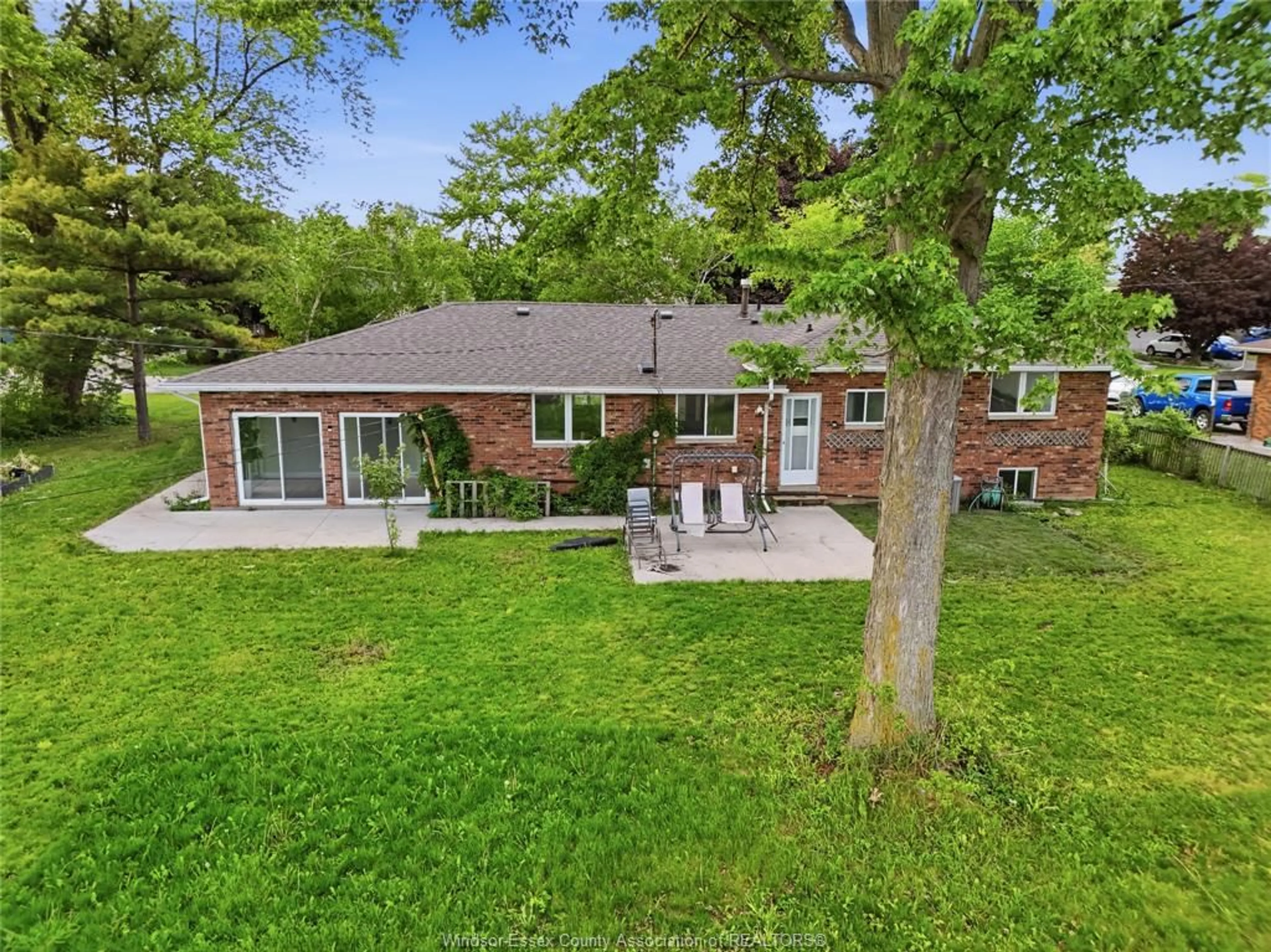 A pic from outside/outdoor area/front of a property/back of a property/a pic from drone, unknown for 1765 GOLFVIEW, LaSalle Ontario N9J 1Z1