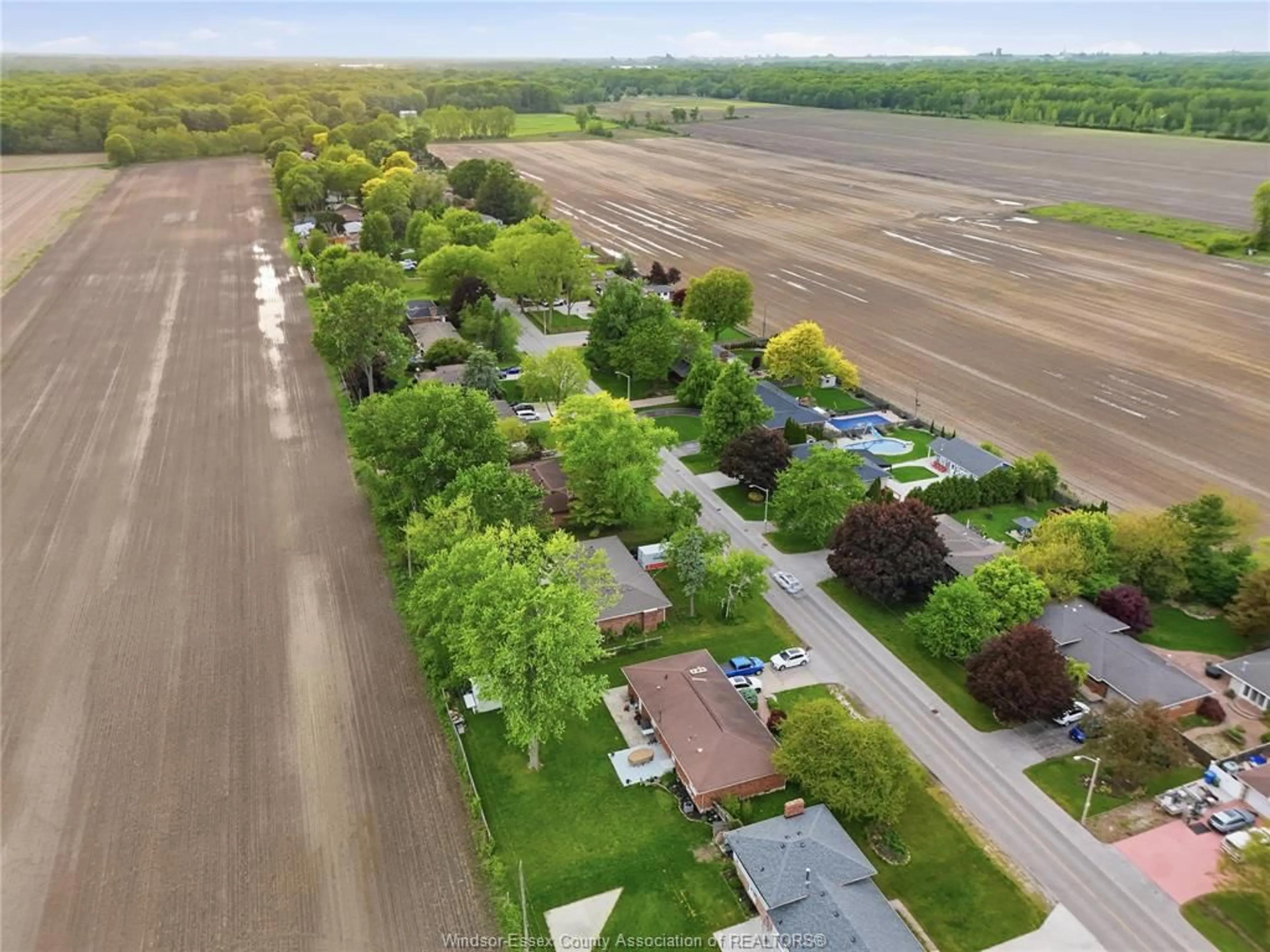 A pic from outside/outdoor area/front of a property/back of a property/a pic from drone, street for 1765 GOLFVIEW, LaSalle Ontario N9J 1Z1
