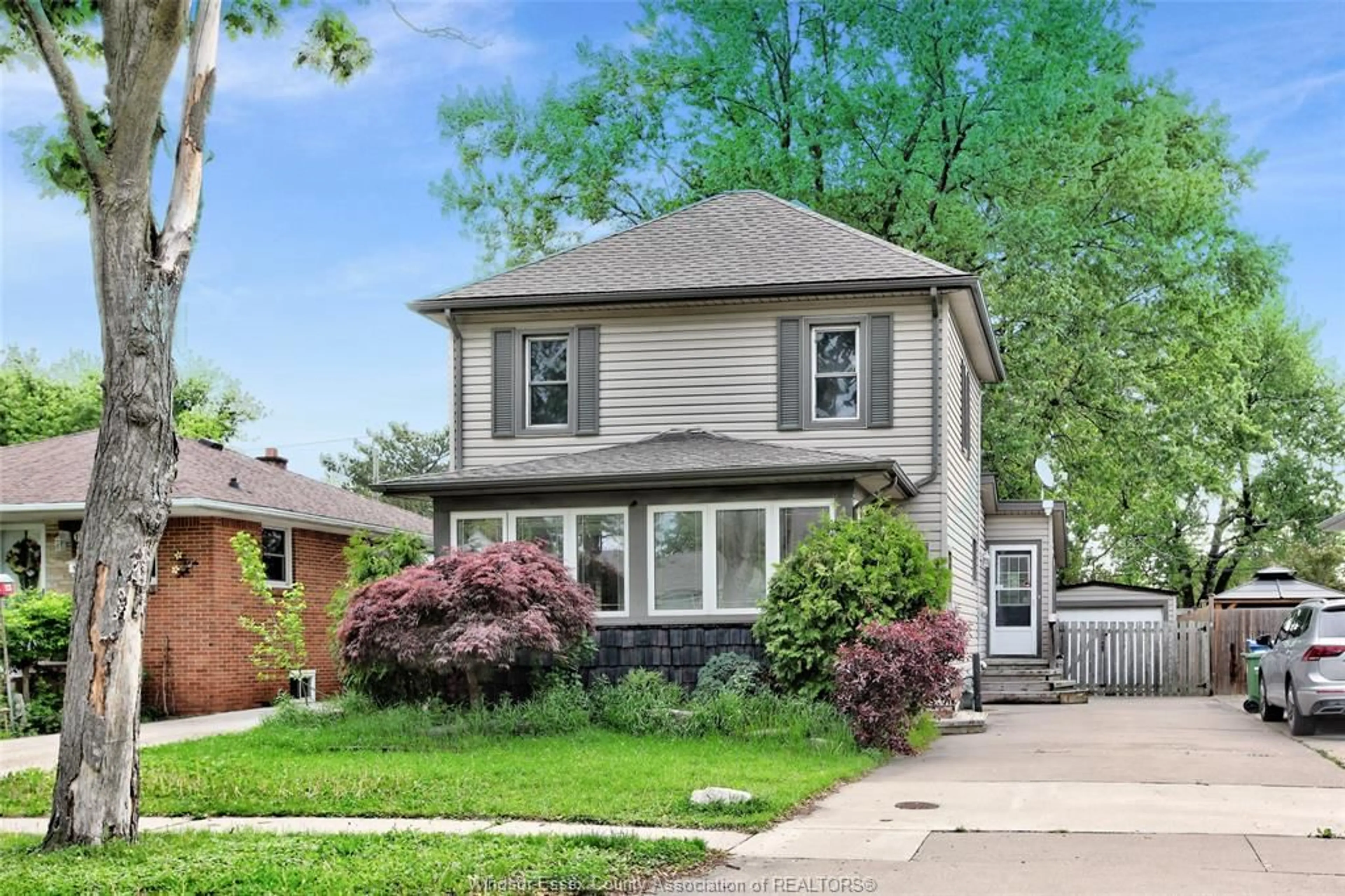 Home with vinyl exterior material, street for 1054 GLIDDEN, Windsor Ontario N8S 2P1