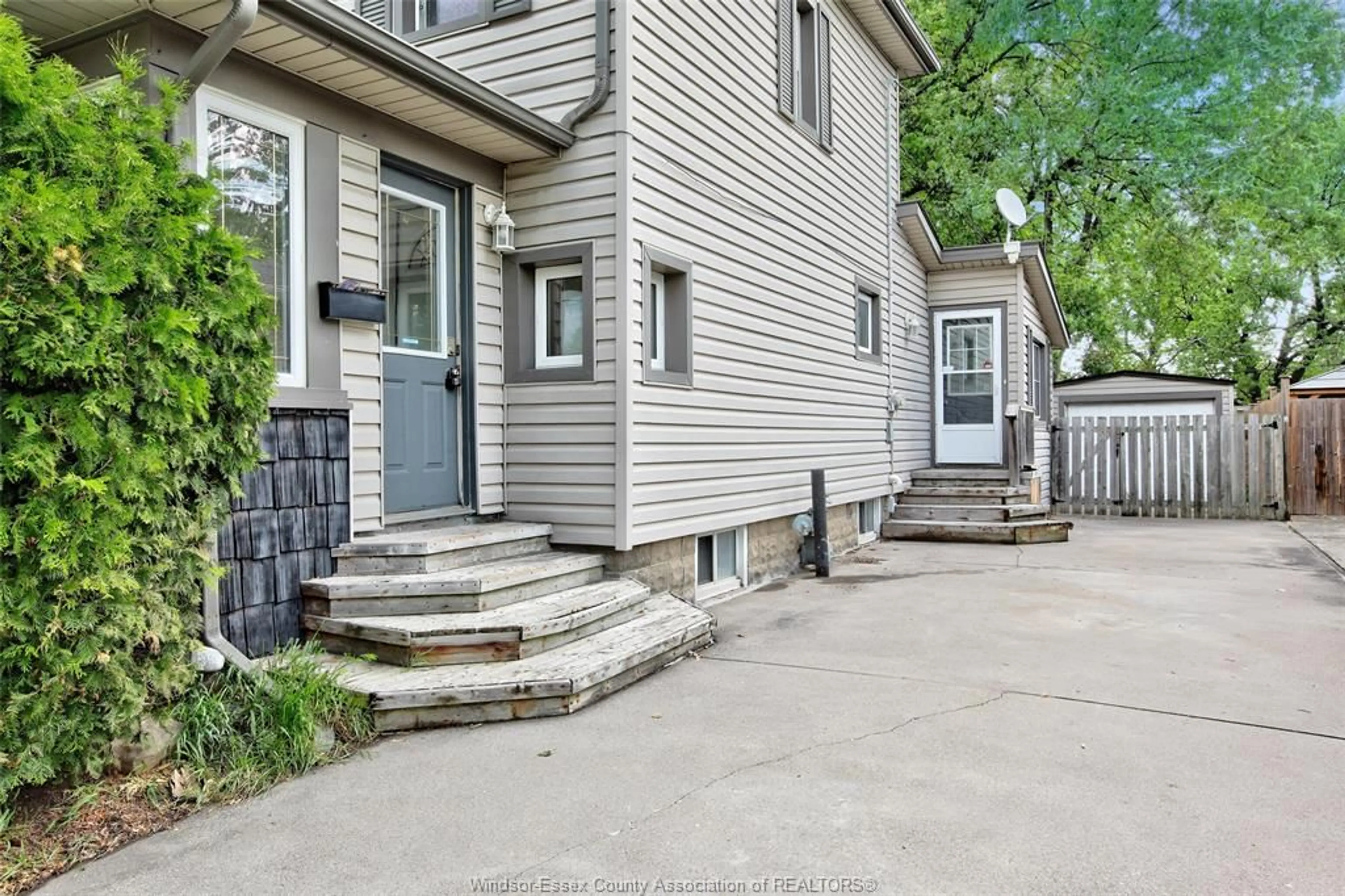 Unknown for 1054 GLIDDEN, Windsor Ontario N8S 2P1
