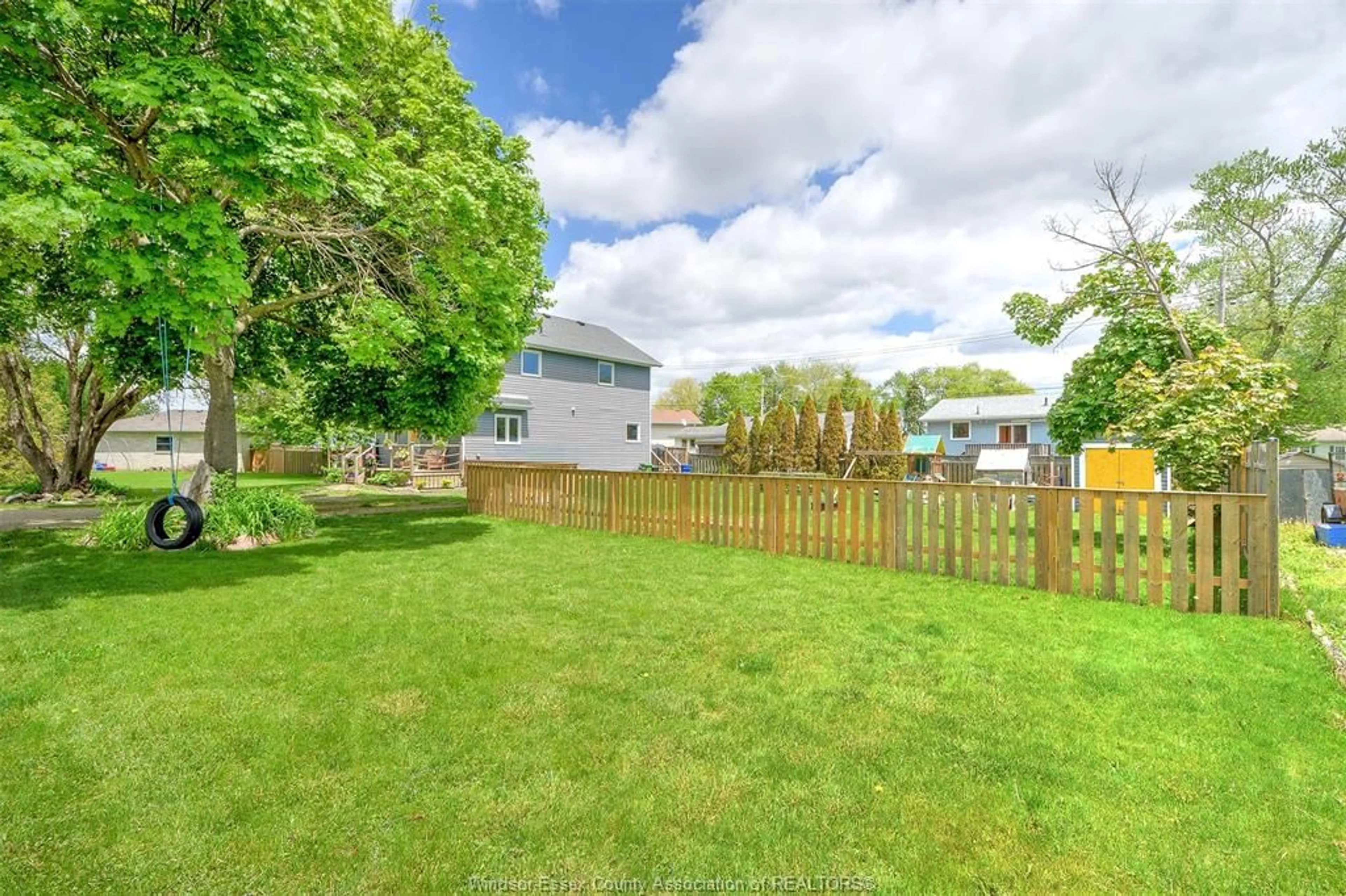 A pic from outside/outdoor area/front of a property/back of a property/a pic from drone, unknown for 154 LINCOLN CRT, Colchester Ontario N0R 1G0