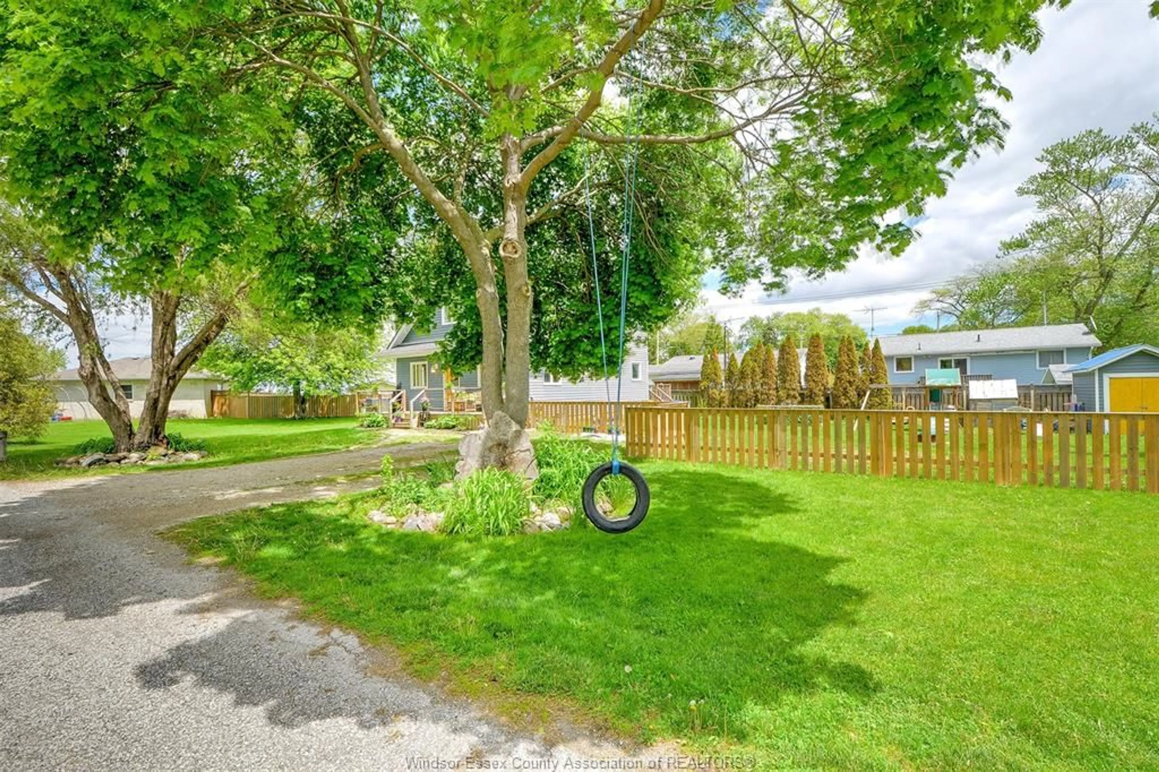Patio, street for 154 LINCOLN CRT, Colchester Ontario N0R 1G0