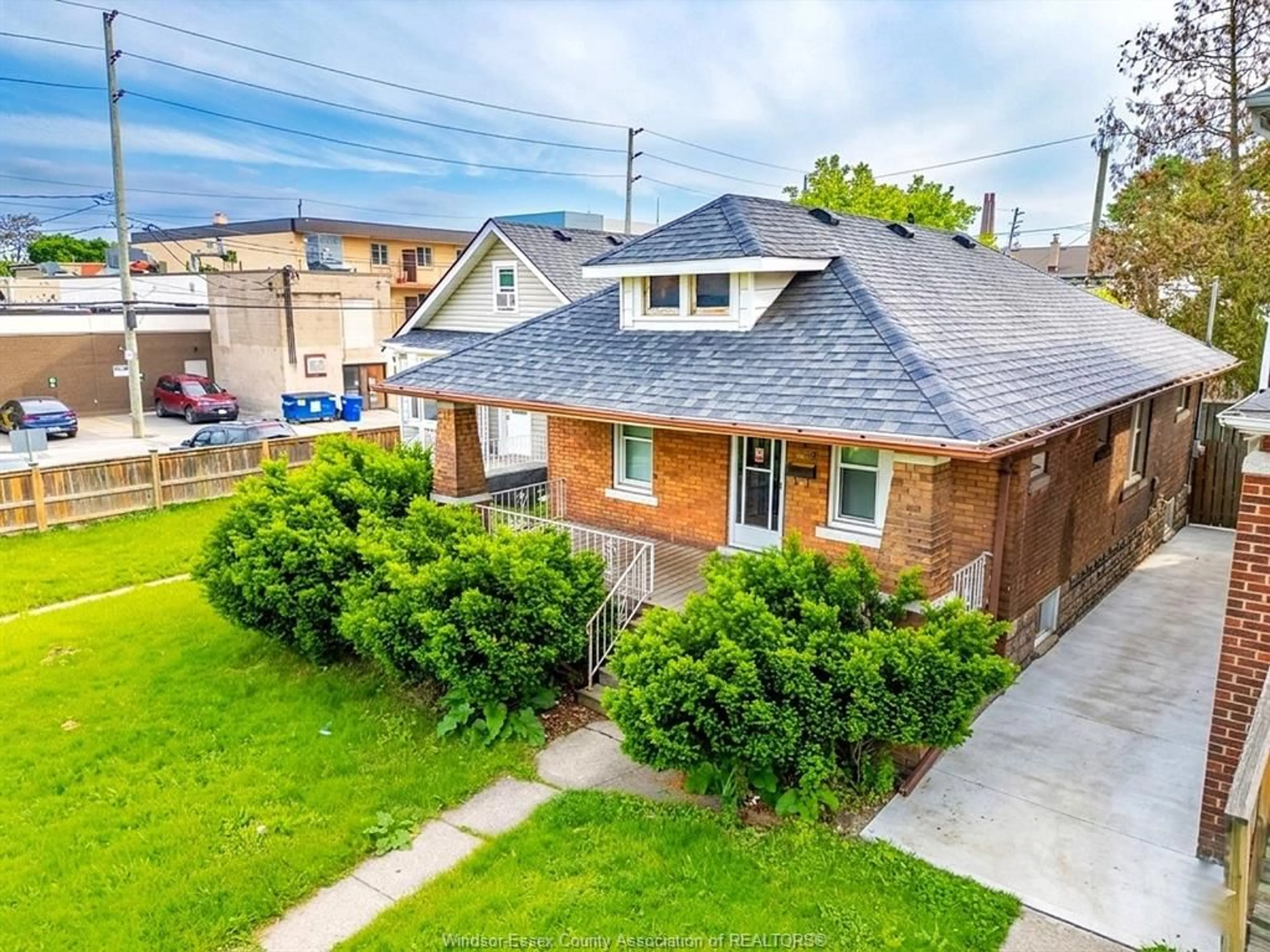 A pic from outside/outdoor area/front of a property/back of a property/a pic from drone, street for 543 RANKIN, Windsor Ontario N9B 2R6