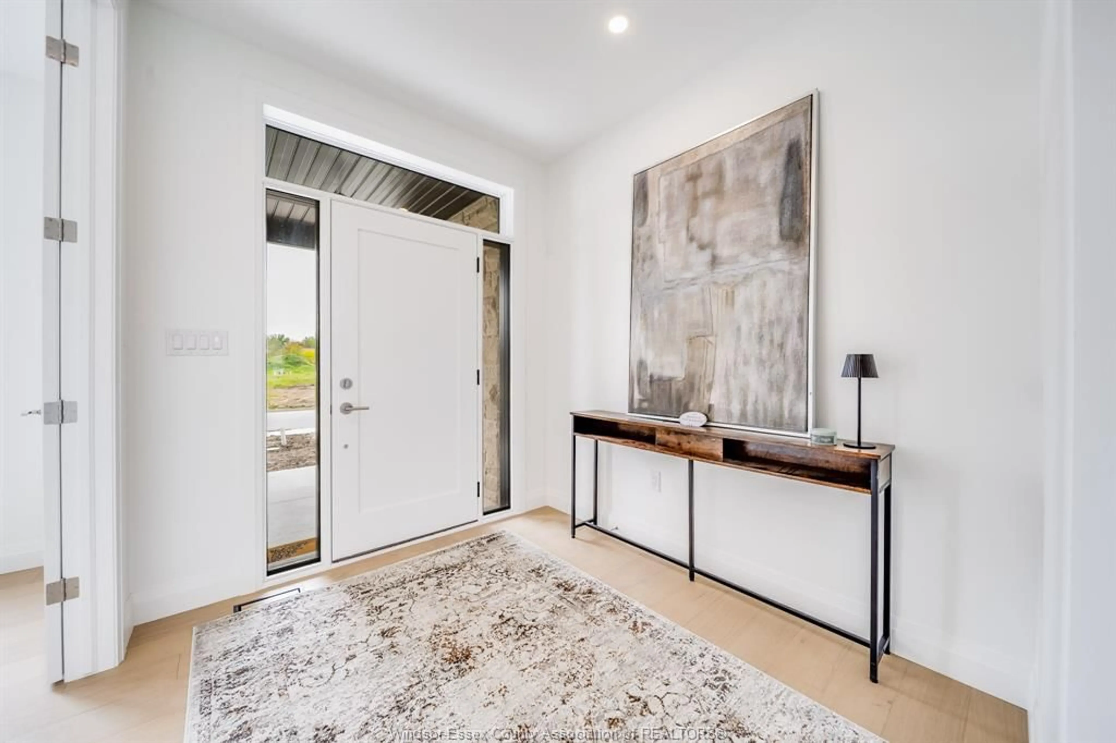 Indoor entryway for 3698 FARROW Ave, Windsor Ontario N8N 1M2