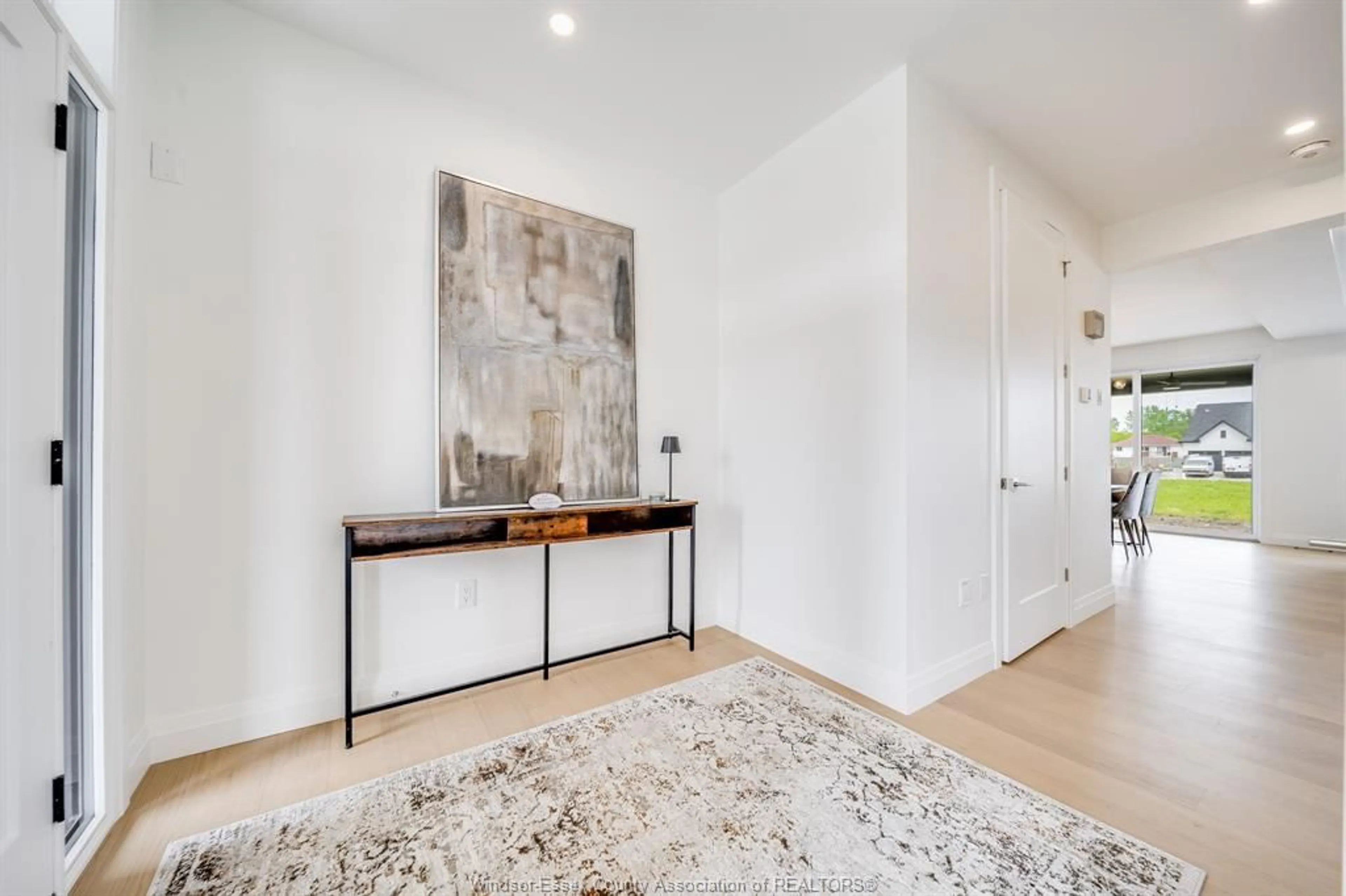 Indoor entryway for 3698 FARROW Ave, Windsor Ontario N8N 1M2