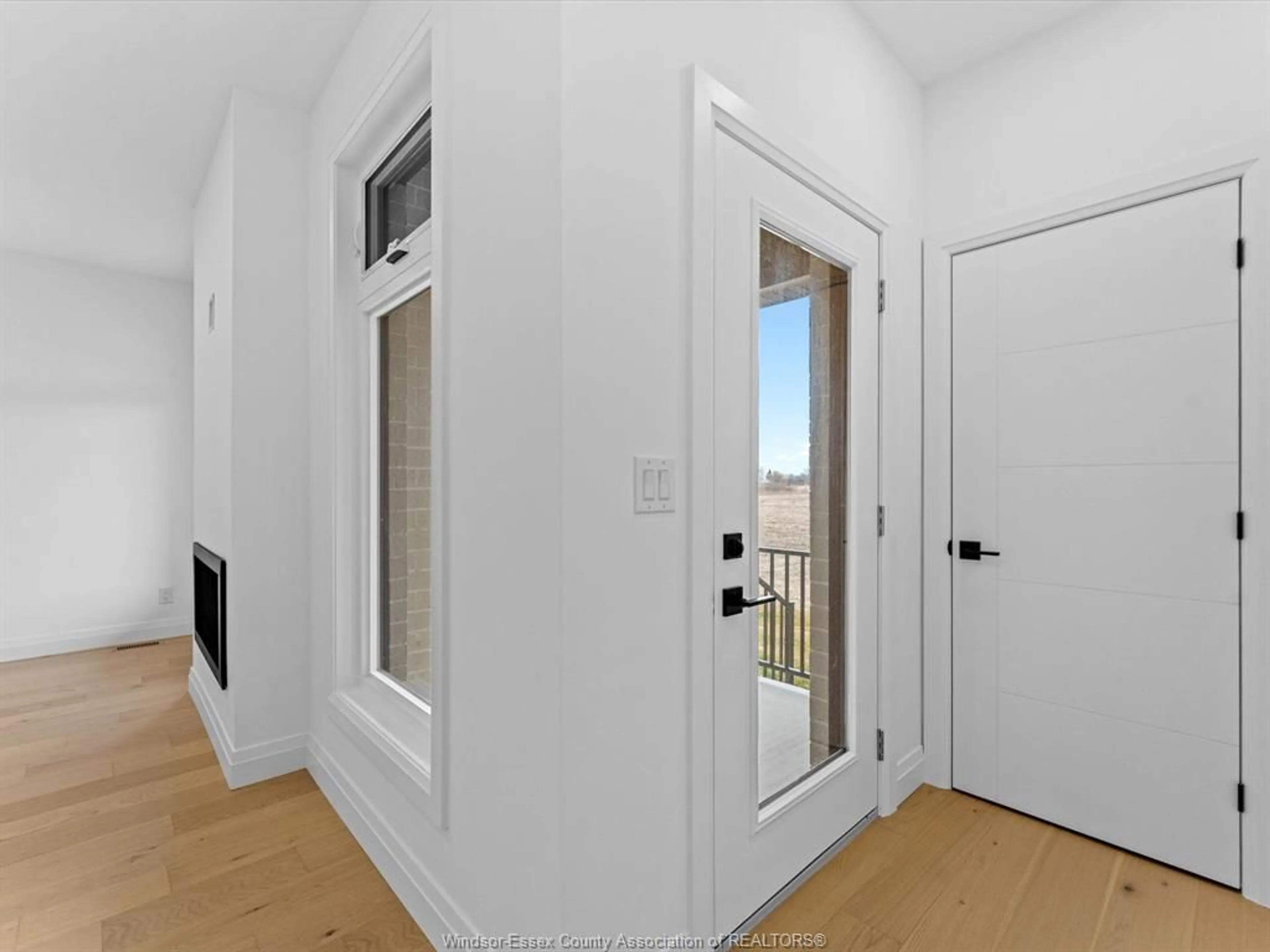 Indoor entryway for 52 DESTINY, Leamington Ontario N8H 0E1