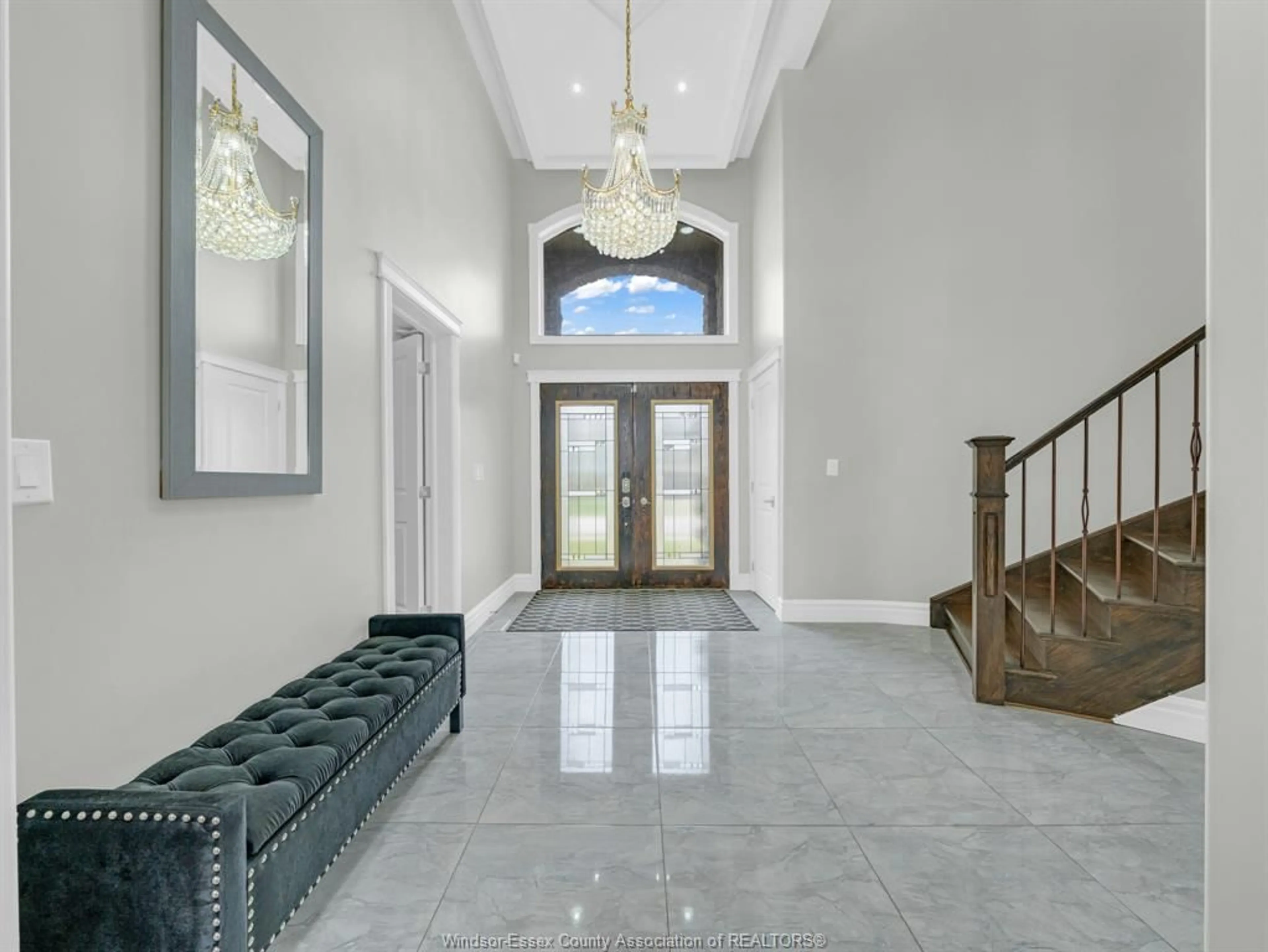 Indoor foyer for 31 Heathview Trail, Leamington Ontario N8H 0C5